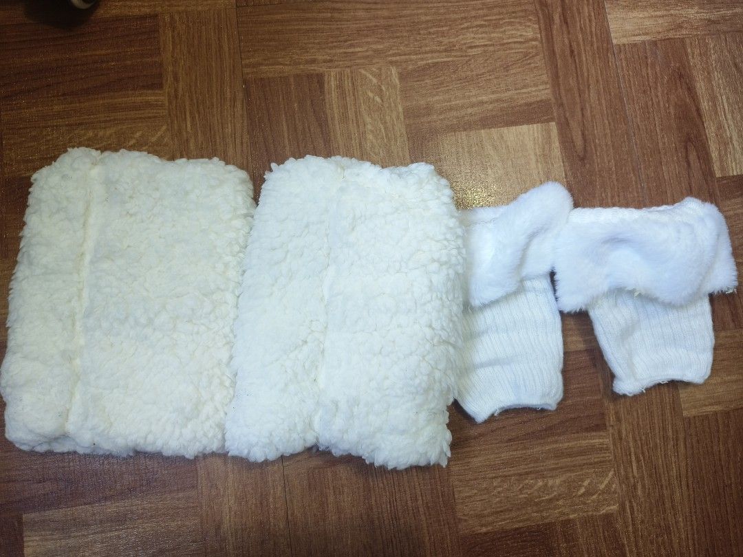 Furry Leg Warmers (Category: Boots) located in Manila. Submitted by pransmallows (Listing ID 1417922612, Image 3). Description: - Leg warmers add warmth and style - Ideal for cold weather ❄️🌸 used only once ❄️🌸 take 1 furry leg warmer for 100 pesos ❄️🌸 take 2 leg warmer for 180 pesos.