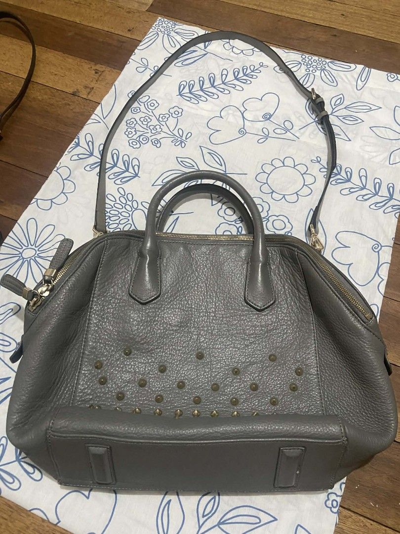 Pre loved bags (Category: Luxury Bags & Wallets) located in Taytay. Submitted by itscolsie (Listing ID 1417966458, Image 1). Description: pm me for the prices ty.