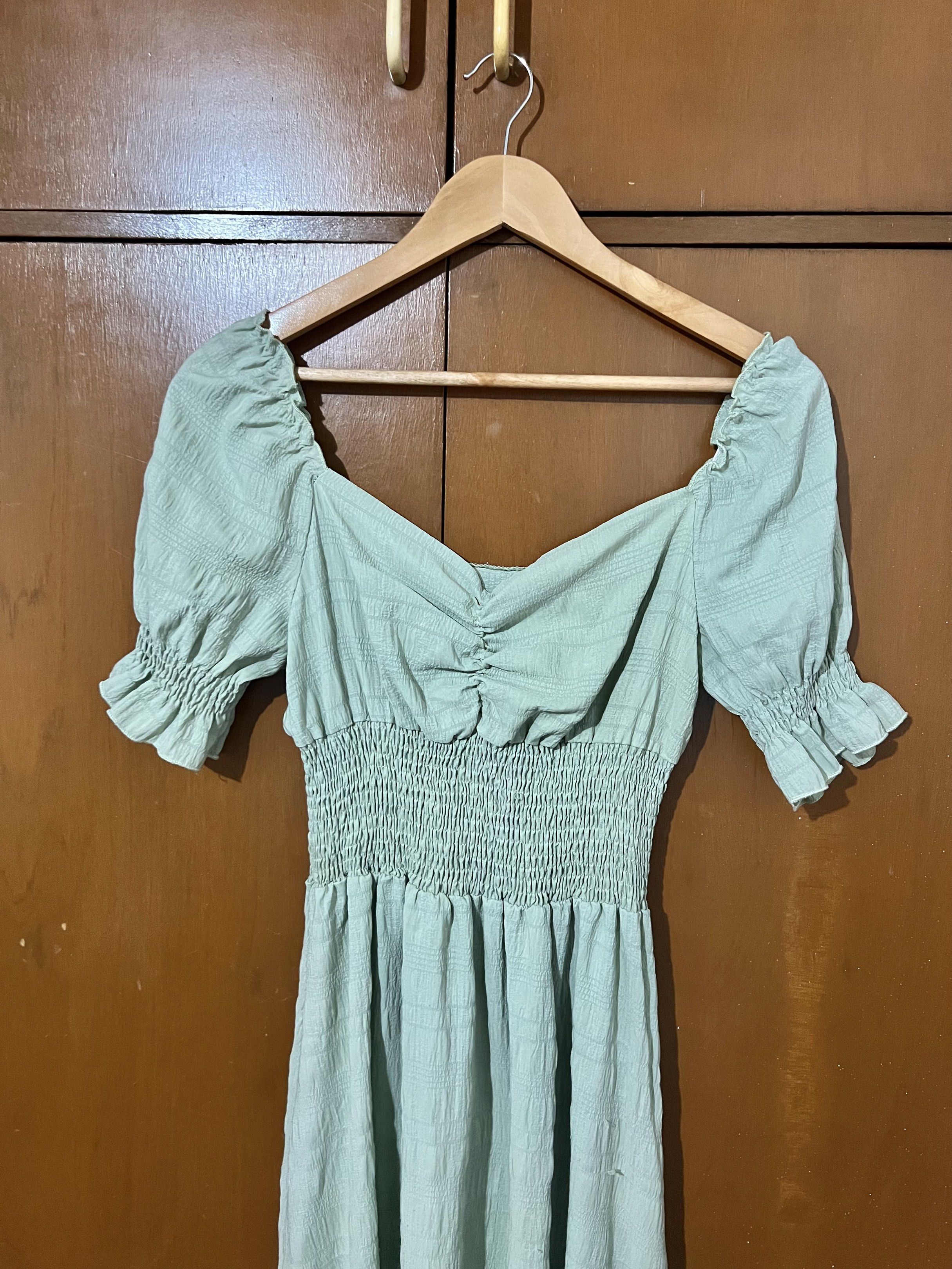 Green Smock Dress (Category: Dresses) located in Manila. Submitted by quaaaint (Listing ID 1417930342, Image 2). Description: .