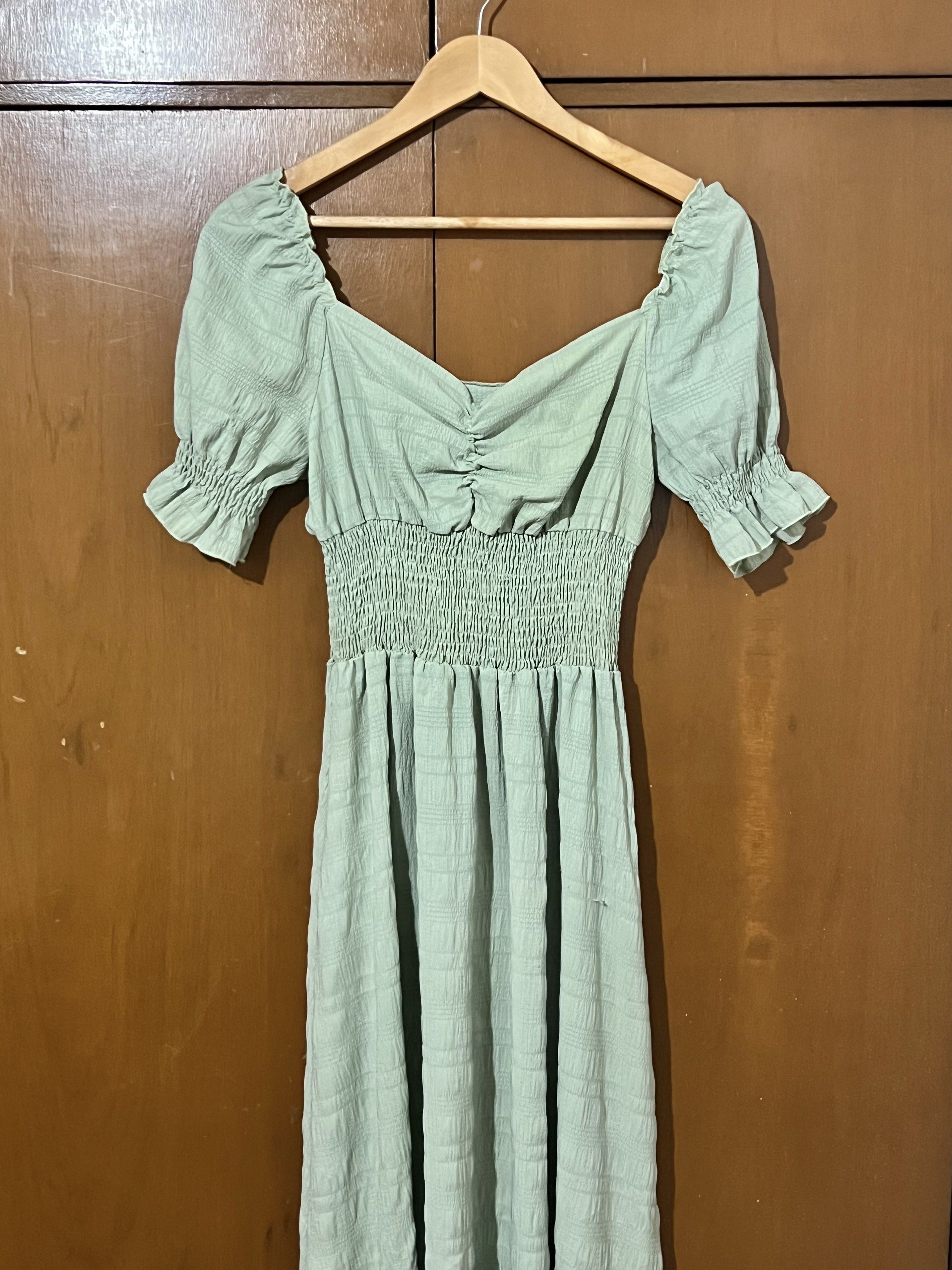 Green Smock Dress (Category: Dresses) located in Manila. Submitted by quaaaint (Listing ID 1417930342, Image 1). Description: .