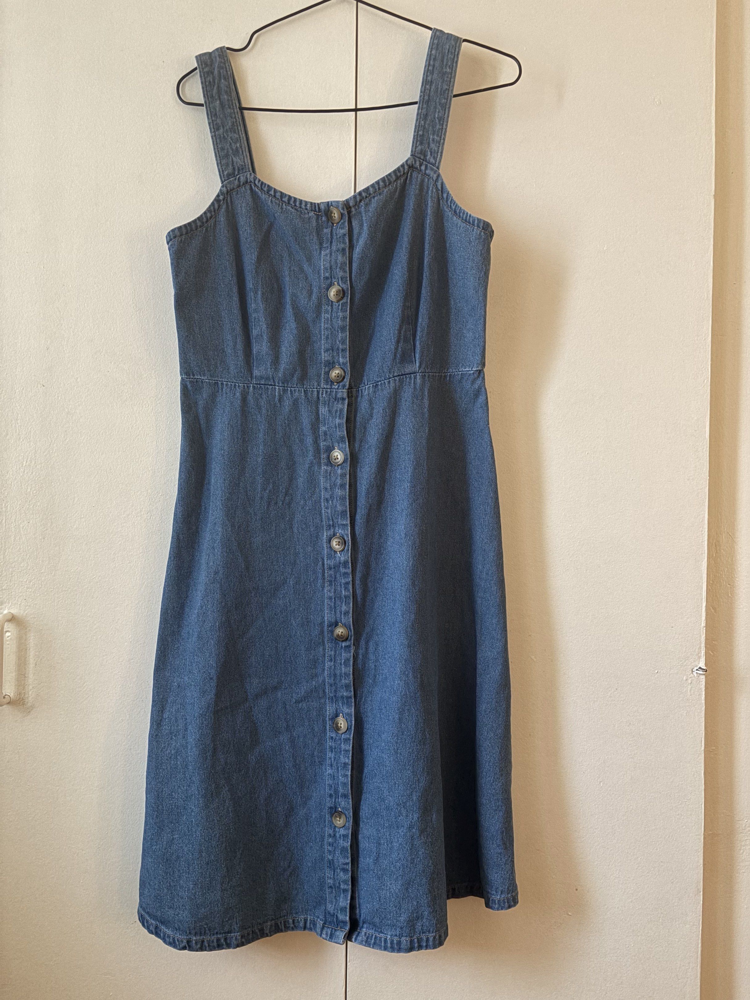 GU Denim Button-Down Dress (Category: Dresses) located in Las Pinas. Submitted by slowcircle (Listing ID 1417905664, Image 1). Description: GU Mini Denim dress SIZE: SMALL TO MEDIUM Bust: 36 inches (has garter so stretch) Waistline: 30 inches Length: 40 inches .