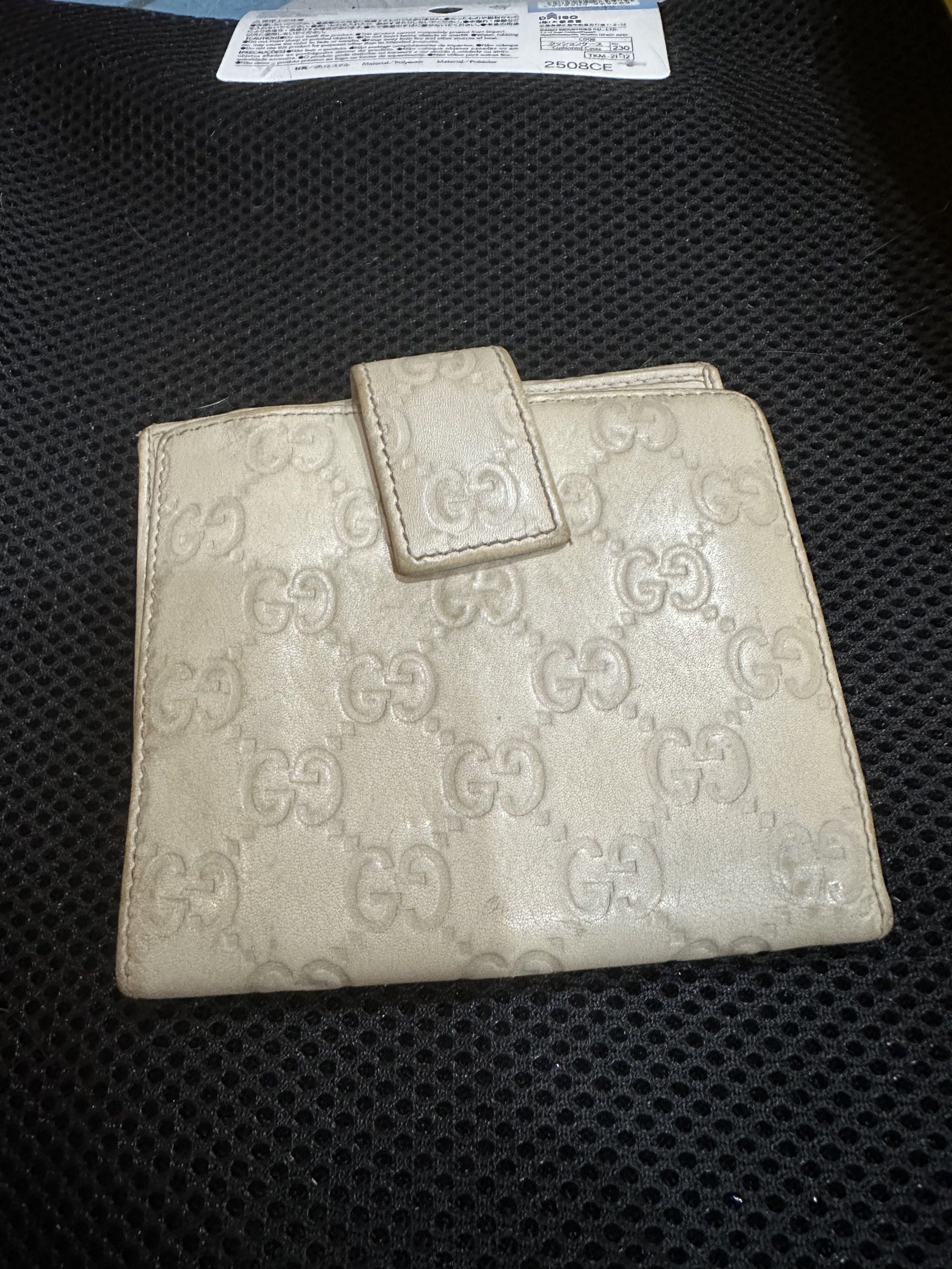 Gucci Leather Wallet (Category: Luxury Bags & Wallets) located in Paranaque City. Submitted by jer27.jpn (Listing ID 1417900994, Image 2). Description: Authentic Gucci small wallet See photos to appreciate Wallet only Sale 1850 Loc Parañaque .