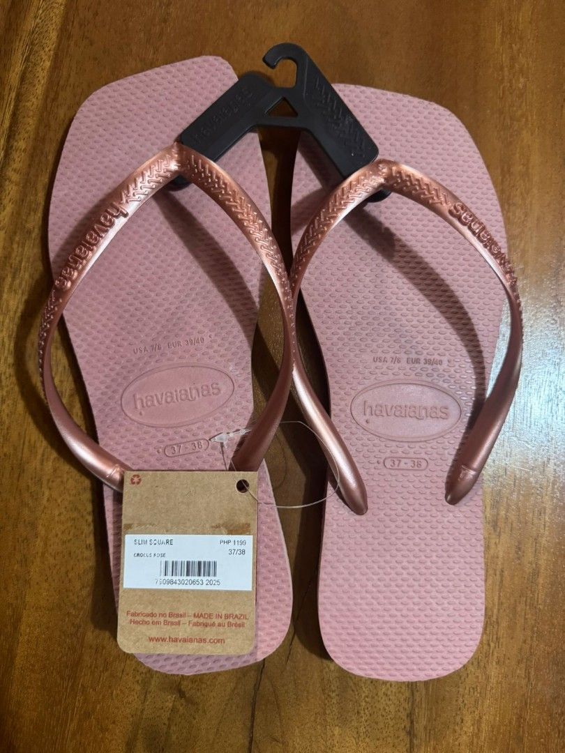 Havaianas Slim Square Crocus Rose Flip-flops (Category: Slippers and slides) located in Batangas. Submitted by samcali (Listing ID 1417922898, Image 1). Description: - Authentic Havaianas Slim Square flip-flops - Color: Crocus Rose - Size: 37/38 - Features: Pink sole, rose gold straps - Made in Brazil - Includes original tag with barcode - Perfect for everyday wear or beach trips.