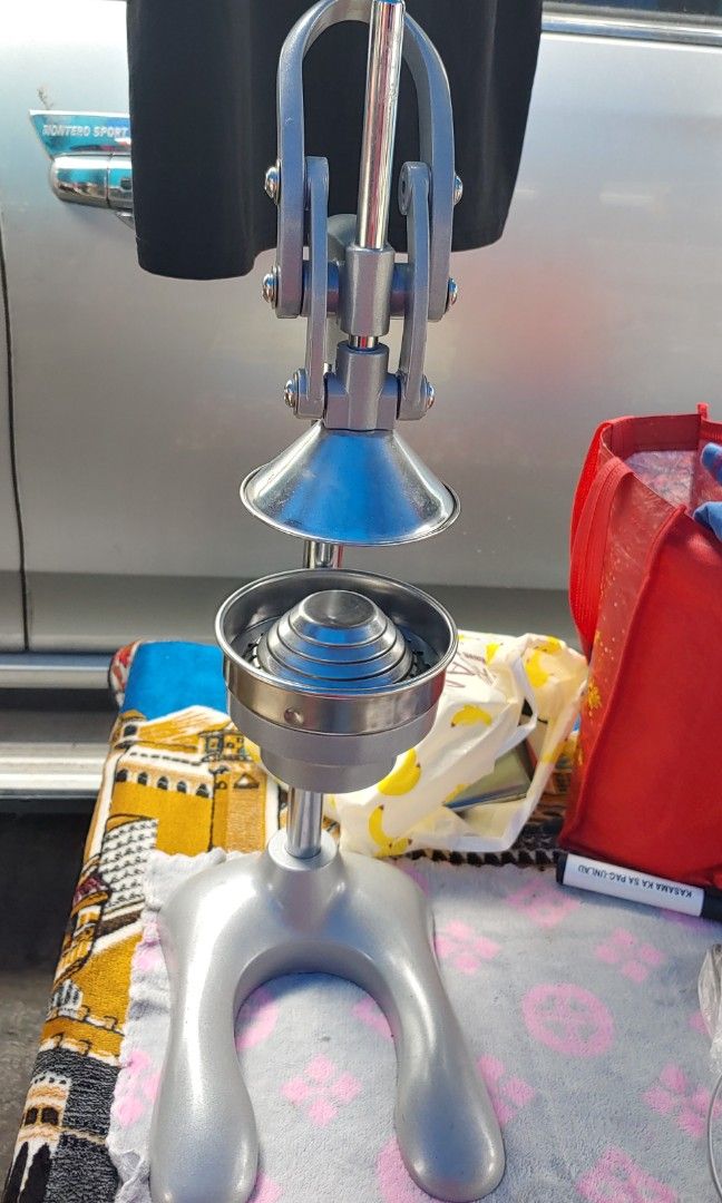 heavy duty fruit juicer (Category: Fresh Produce) located in Caloocan City. Submitted by ladymishil21 (Listing ID 1417990292, Image 2). Description: Commercial Manual Juicer Heavy Duty manual fruit press Manual Juice Extractor 500 Pesos Good As New Used once for pick up or papalalamove m.