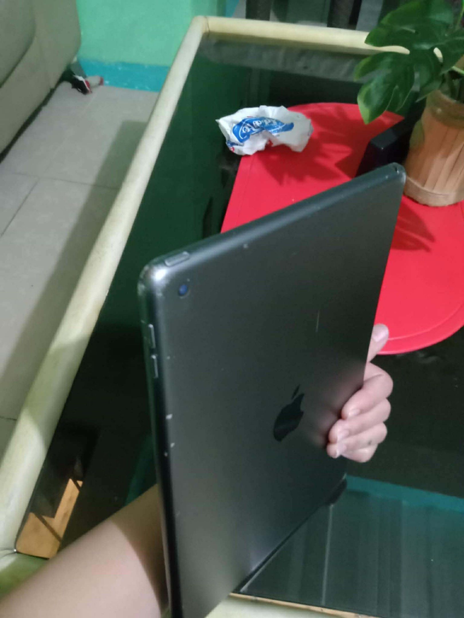 IPad (Category: iPad) located in Cavite. Submitted by selene_0ne (Listing ID 1417909796, Image 3). Description: iPad 8th Generation – 128GB (Wi-Fi Only, Space Gray) ✔️ 128GB storage ✔️ Wi-Fi only ✔️ Fully functional ✔️ Front screen is clean, no damage Condition: – With dents and scratches on edges – No cracks or screen issues – Cosmetic issues only Inclusions: – iPad unit only Reason for selling: Need funds to buy a phone Price: ₱8,000 (negotiabl