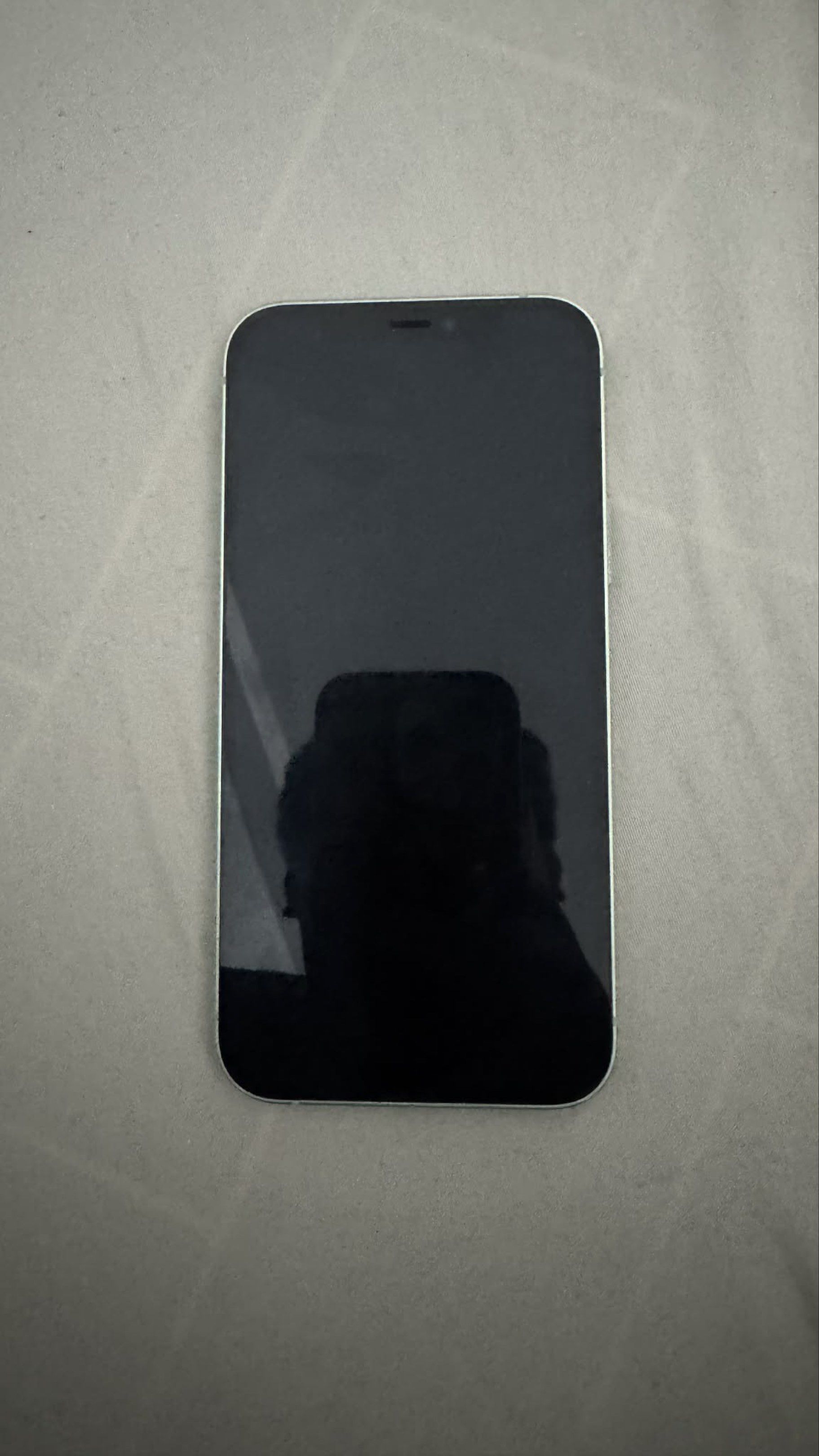 Iphone 12 (Category: iPhone 12 Series) located in Manila. Submitted by ferdinandl94365 (Listing ID 1417939098, Image 2). Description: Phone only No history of repair 128gb.