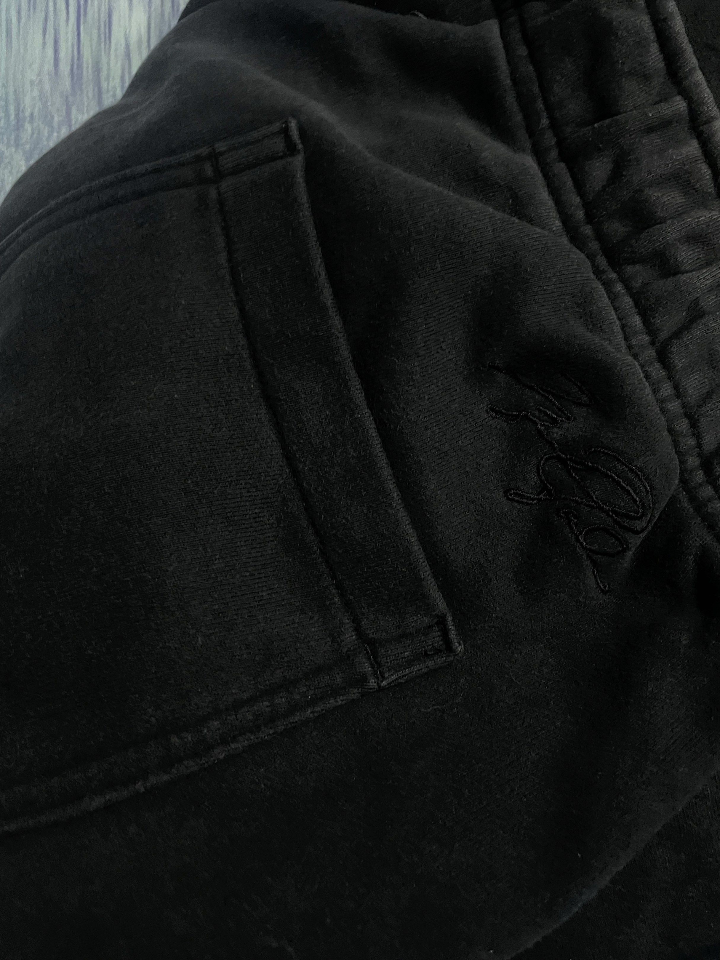 Jordan Black Sweat Shorts (Category: Shorts) located in Bacolod City. Submitted by WearOut.PH (Listing ID 1417889859, Image 3). Description: Jordan Cotton Shorts -Size: L -Waistline: 29-34 -Color rate: 8.5/10 -No Other Flaws.