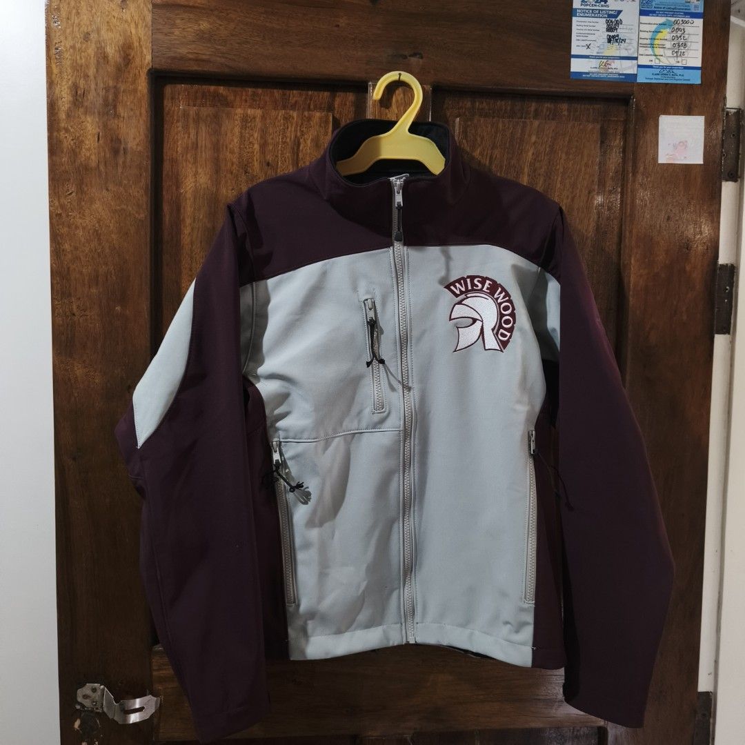 Jostens wise wood Canada hardshelled jacket (Category: Coats, Jackets and Outerwear) located in Bayombong. Submitted by easyflip_04 (Listing ID 1417953169, Image 1). Description: .