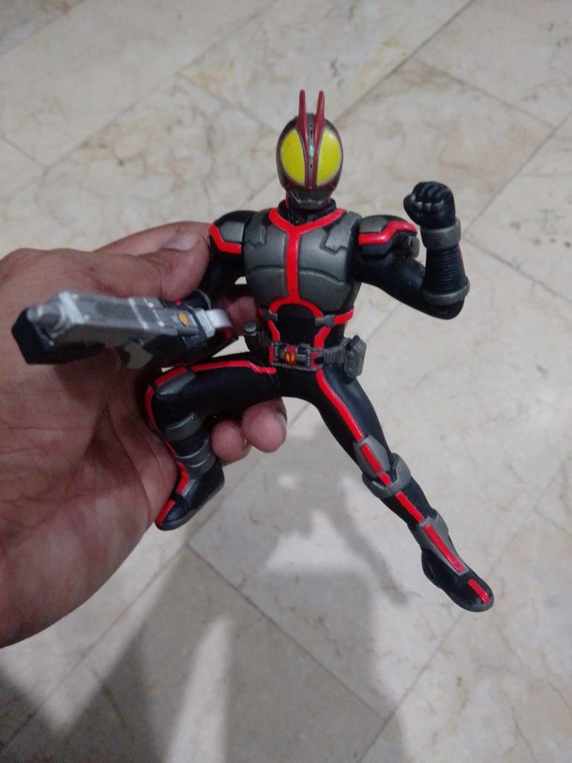Kamen Rider Faiz Action Figure (Category: Figurines & Statues) located in Valenzuela. Submitted by bevjunie14 (Listing ID 1417906933, Image 2). Description: Original Banpresto Figured - Kamen Rider Faiz action figure - Detailed design - Includes gun accessory - Dynamic pose - Features red and black color scheme - Collectible item - Perfect for Kamen Rider fans -Hard Rubber Figured 👉Mop G-Cash 👉Mod LBC cop cod Lalamove 👉Location Valenzuela City