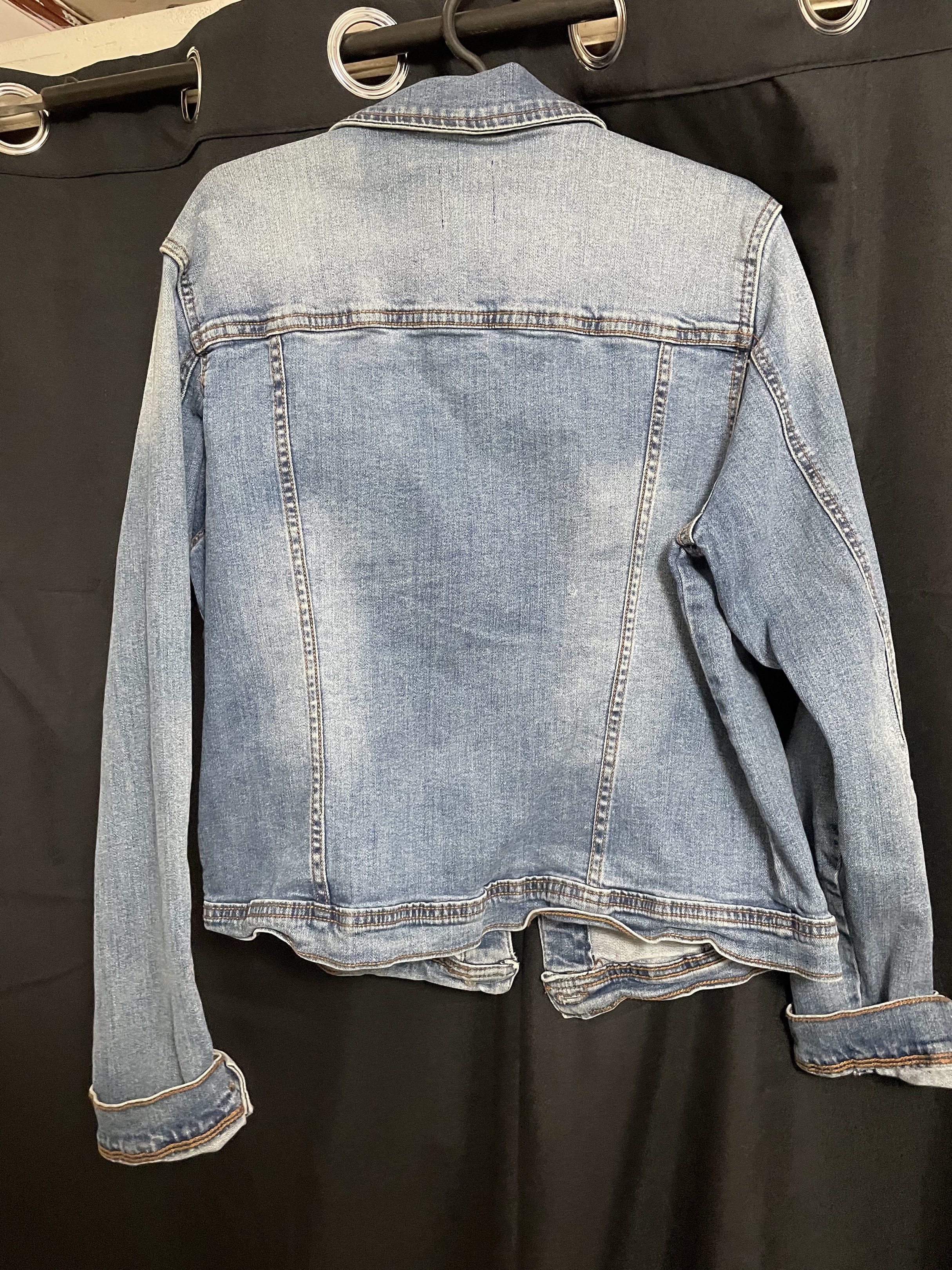 Kensie Jeans Denim Jacket - XL (Category: Coats, Jackets and Outerwear) located in Manila. Submitted by kyletrvs (Listing ID 1417890166, Image 2). Description: - Kensie Jeans denim jacket - Size: XL - Light blue wash - Classic button-up design - Front pockets - Made in Pakistan - Perfect for layering ps: random brand chosen since no kensie brand included on the list.