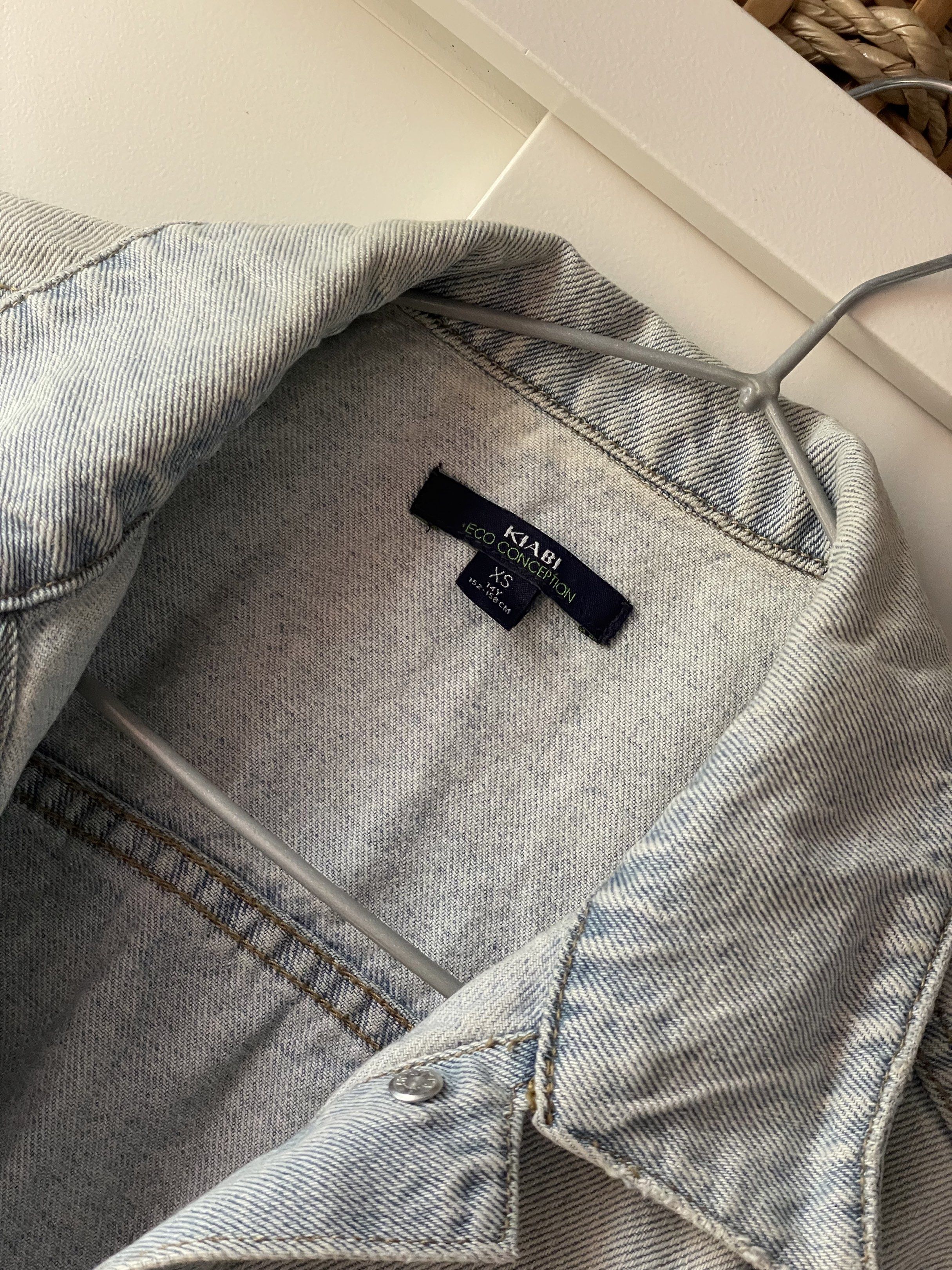 Kiabi Eco Collection Denim Jacket - XS (Category: Coats, Jackets and Outerwear) located in Manila. Submitted by chenpots (Listing ID 1417820363, Image 2). Description: Light wash denim jacket from Kiabi's Eco Collection. Features a classic design with button closures, chest pockets, and side pockets. The jacket is size XS. Perfect for layering or wearing on its own. A versatile piece for any wardrobe. Bagong bago pa po. Halos hindi nagamit, nasto