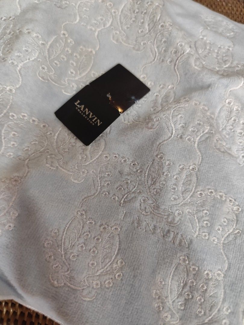 Lanvin Face/Hand Towel (Category: Towels, Napkins & Holders) located in Dipolog. Submitted by thriftteata (Listing ID 1417824898, Image 2). Description: brand new.