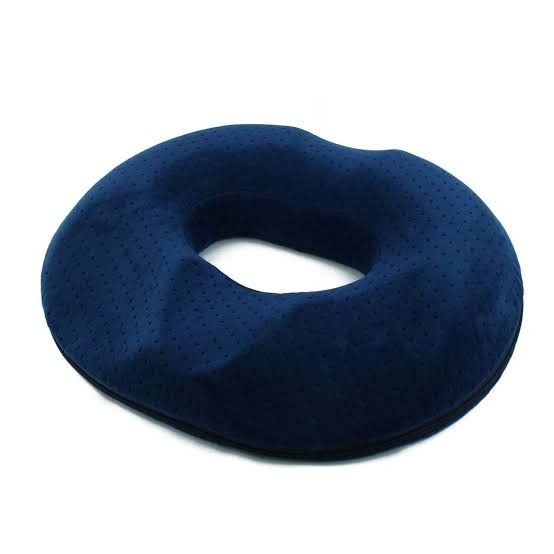 Le Dou Donut Seat Cushion (Category: Cushions & Throws) located in Caloocan City. Submitted by zenforest-959b (Listing ID 1417848125, Image 1). Description: - Dark blue donut seat cushion - Circular shape with a hole in the center - Made of soft material (possibly memory foam) - Designed to relieve pressure - Promotes proper posture while sitting.