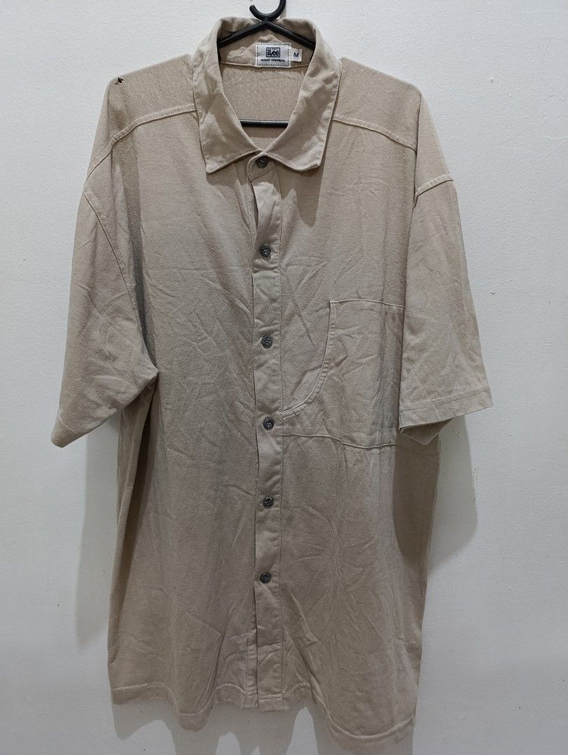 Lee Short Sleeve Shirt - Beige (Category: Tshirts & Polo Shirts ) located in Marikina City. Submitted by beeeekenneth (Listing ID 1417825129, Image 1). Description: Lee beige short-sleeved shirt Size: 27.5'L X 19.5'W (MEDIUM) reference 5'9 height issue:penhole in right shoulder used Location: Marikina + we can do Lalamove for shipment and Gcash for payment pm for interested.