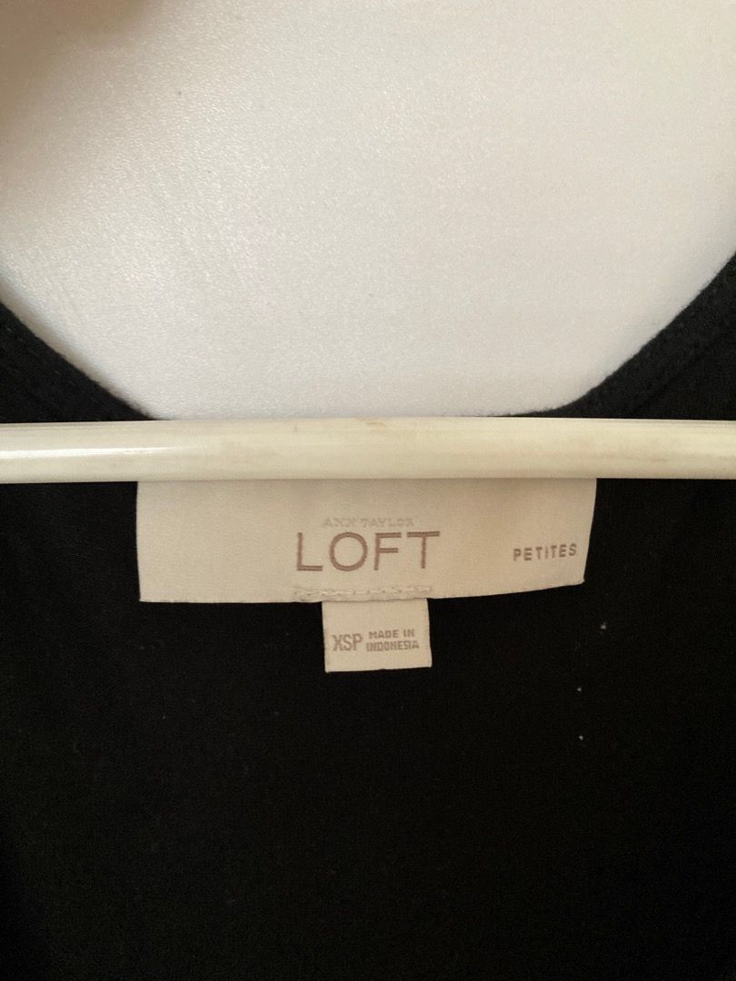 LOFT Black Maxi Dress XSP (Category: Dresses) located in Quezon City. Submitted by ingga_preloved (Listing ID 1417900514, Image 2). Description: - LOFT black maxi dress - Sleeveless design - Round neckline - Elastic waist - Flowing skirt - Size: XSP - Made in Indonesia.