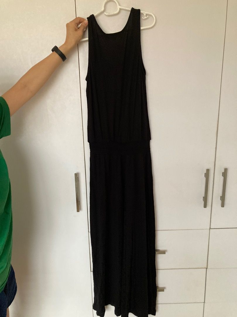 LOFT Black Maxi Dress XSP (Category: Dresses) located in Quezon City. Submitted by ingga_preloved (Listing ID 1417900514, Image 1). Description: - LOFT black maxi dress - Sleeveless design - Round neckline - Elastic waist - Flowing skirt - Size: XSP - Made in Indonesia.