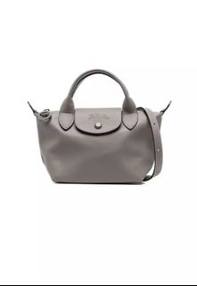 (Category: ) located in . Submitted by watchandbag (Listing ID 1417966833, Image 1). Description: .