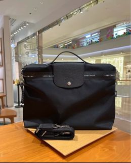 (Category: ) located in . Submitted by watchandbag (Listing ID 1417971243, Image 1). Description: .