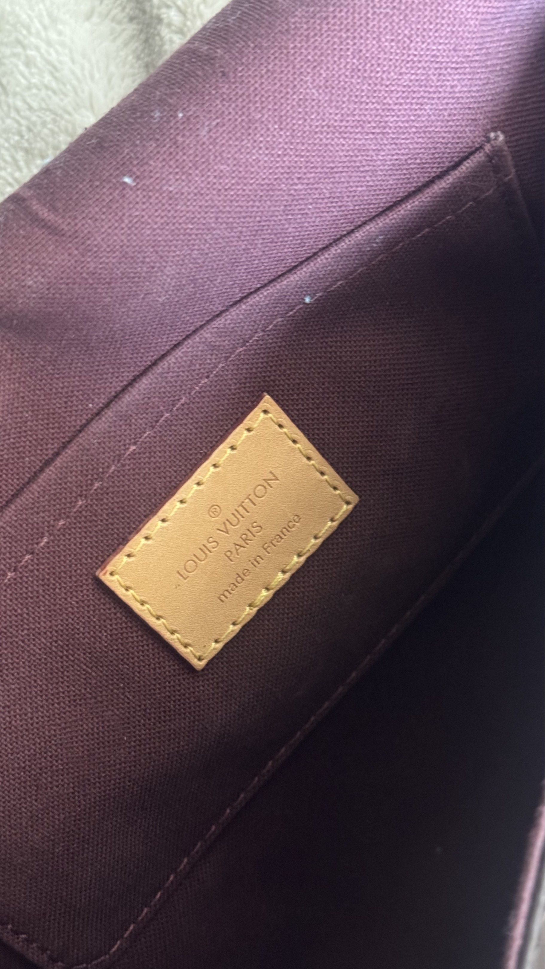 Louis Vuitton favorite MM (Category: Luxury Bags & Wallets) located in Manila. Submitted by m.pasalubong (Listing ID 1417814574, Image 2). Description: - Louis Vuitton favorite - Classic monogram canvas - Gold-tone chain and hardware - Interior leather tag with Louis Vuitton Paris stamp -I dont like how flimsy it is - Code is AR1211 (ask for a pic) - Flap closure with gold-tone metal plate - Made in France - No inclusions, only bag nalang😢 - Aun
