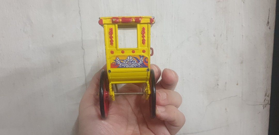 Metal Diecast Mini Kalesa (Category: Vehicle & Diecast Models) located in Manila. Submitted by zandre615 (Listing ID 1417859454, Image 3). Description: Metal diecast mini kalesa In good condition Manila atea.