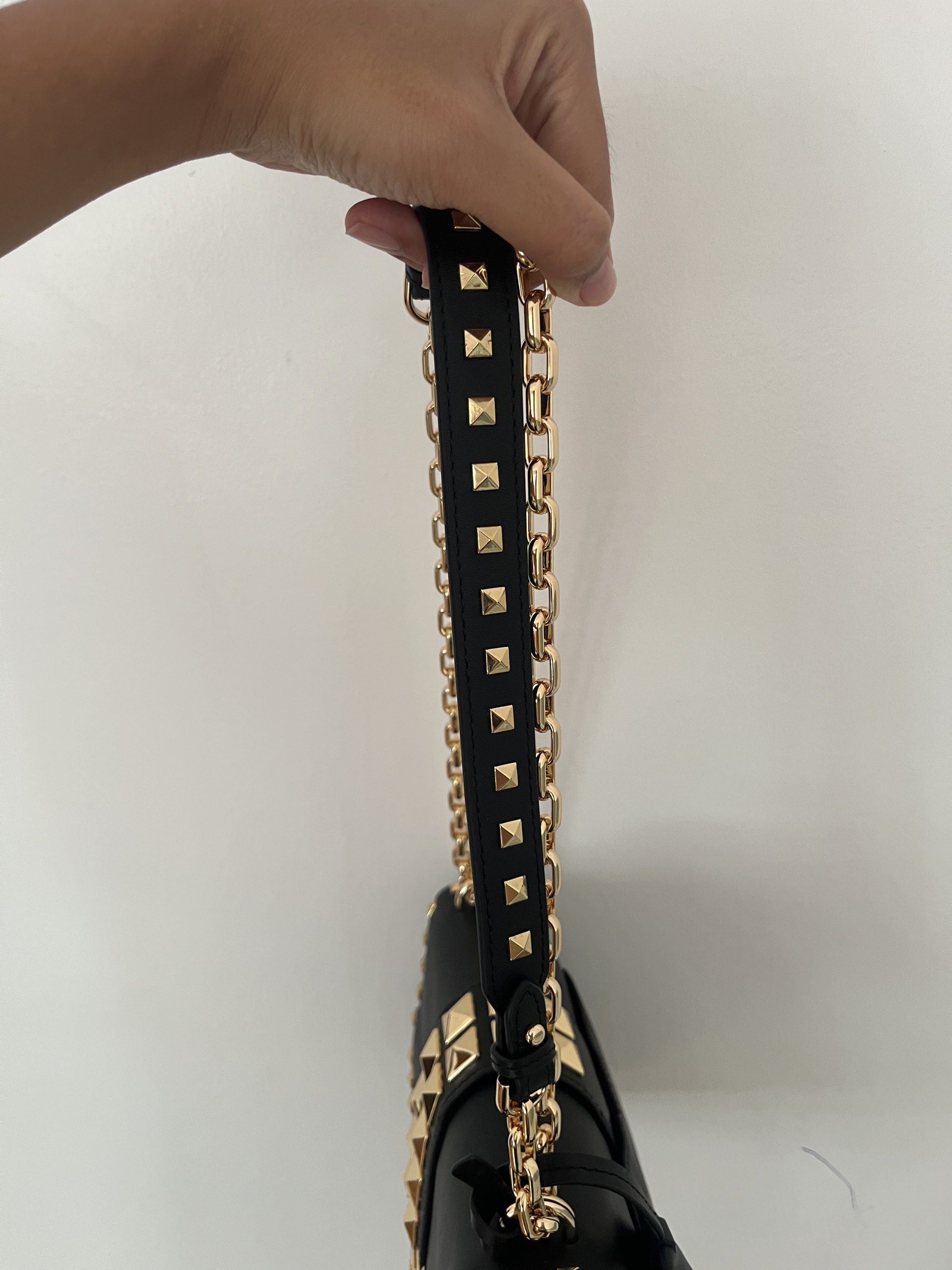 Michael Kors Cece Medium Studded Leather Shoulder Bag (Category: Shoulder Bags) located in San Fernando. Submitted by ercmnzn (Listing ID 1417898027, Image 3). Description: Original Michael Kors Cece Used for a few times then kept in its dust bag No more tags The gold hardwares are still in pristine condition, super shiny pa :) Can be used as shoulder or sling bag.