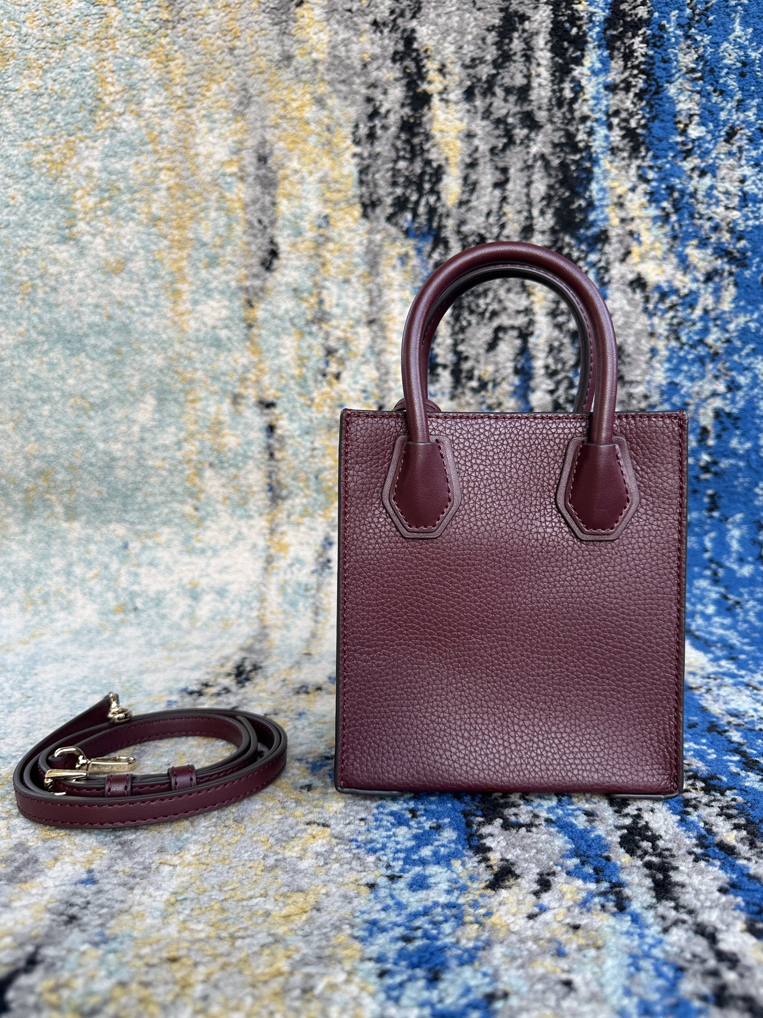 Michael Kors Mercer Burgundy (Category: Luxury Bags & Wallets) located in Paranaque City. Submitted by changingclassic (Listing ID 1417832634, Image 2). Description: Michael Kors Mercer Burgundy -Authentic 💯 -Unused -What you see what you get -Actual photos posted -Kindly check all the attached photos DM FOR INTERESTED .