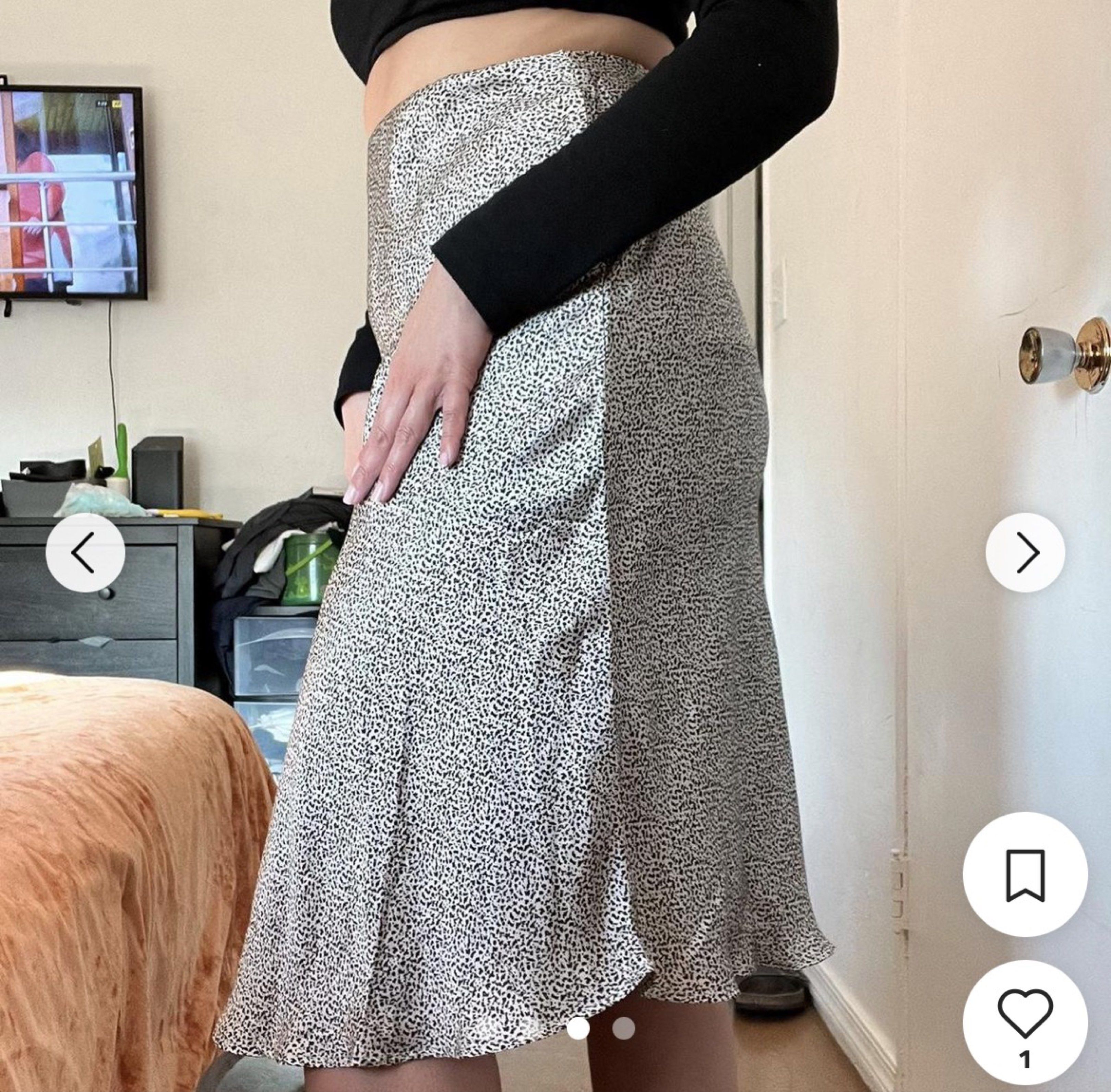 midi speckled satin skirt (Category: Skirts) located in Dasmarinas. Submitted by pinex (Listing ID 1417862778, Image 1). Description: - length 25(front)- 29 (back) inches - waist 13 inches laid flat - with slightly garterized waist, adds another inch - with lining inside ˚ ༘`✦ ˑ ִֶ 𓂃⊹ helping tags: h&m uniqlo gu zara mango mng.