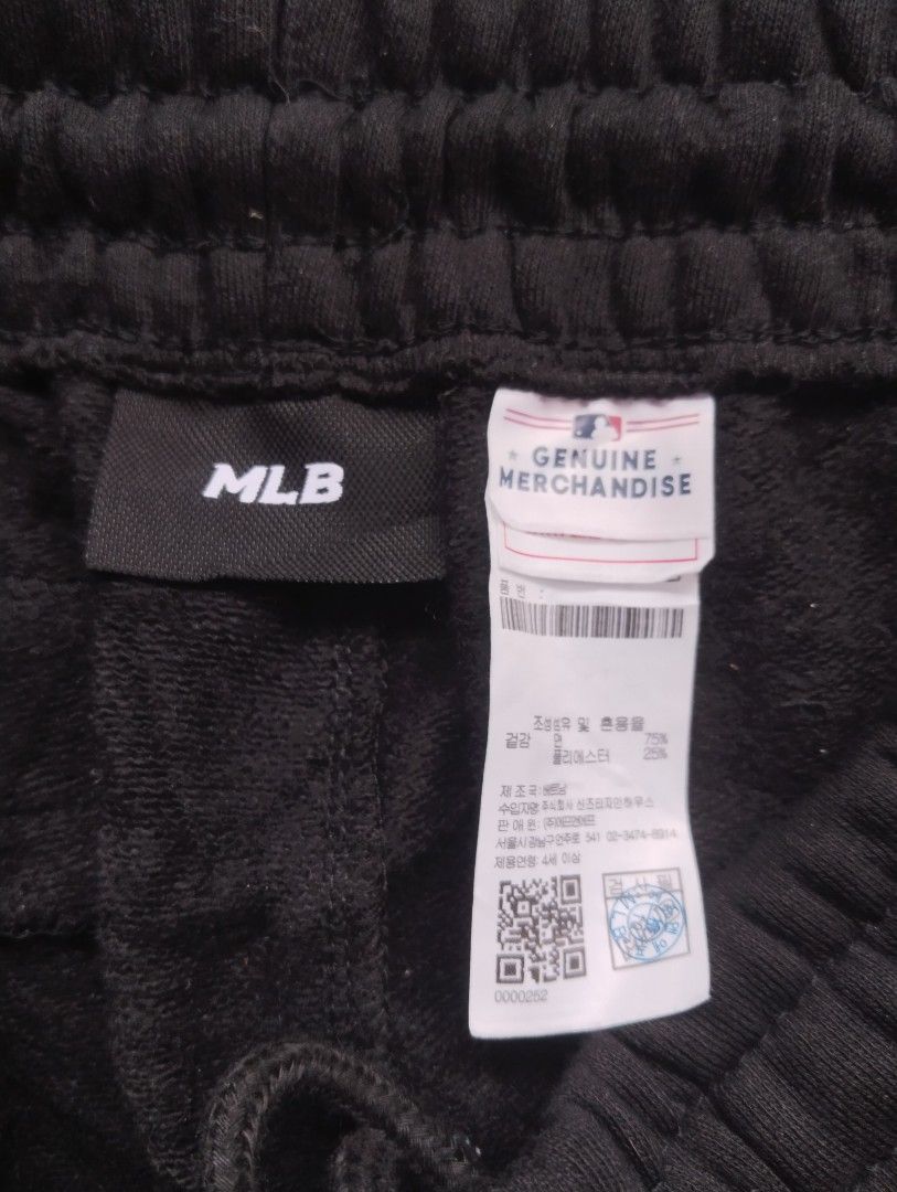 MLB New York Yankees Sweatpants (Category: Joggers) located in Siniloan. Submitted by olen81 (Listing ID 1417878922, Image 3). Description: MLB NEW YORK YANKEES JOGGER PANTS (Korea Release) ⚾ 500 + sf Size: Fits small-Large (approximation) W 28-40 L 36 loc: laguna/quezon dm for inquiries.