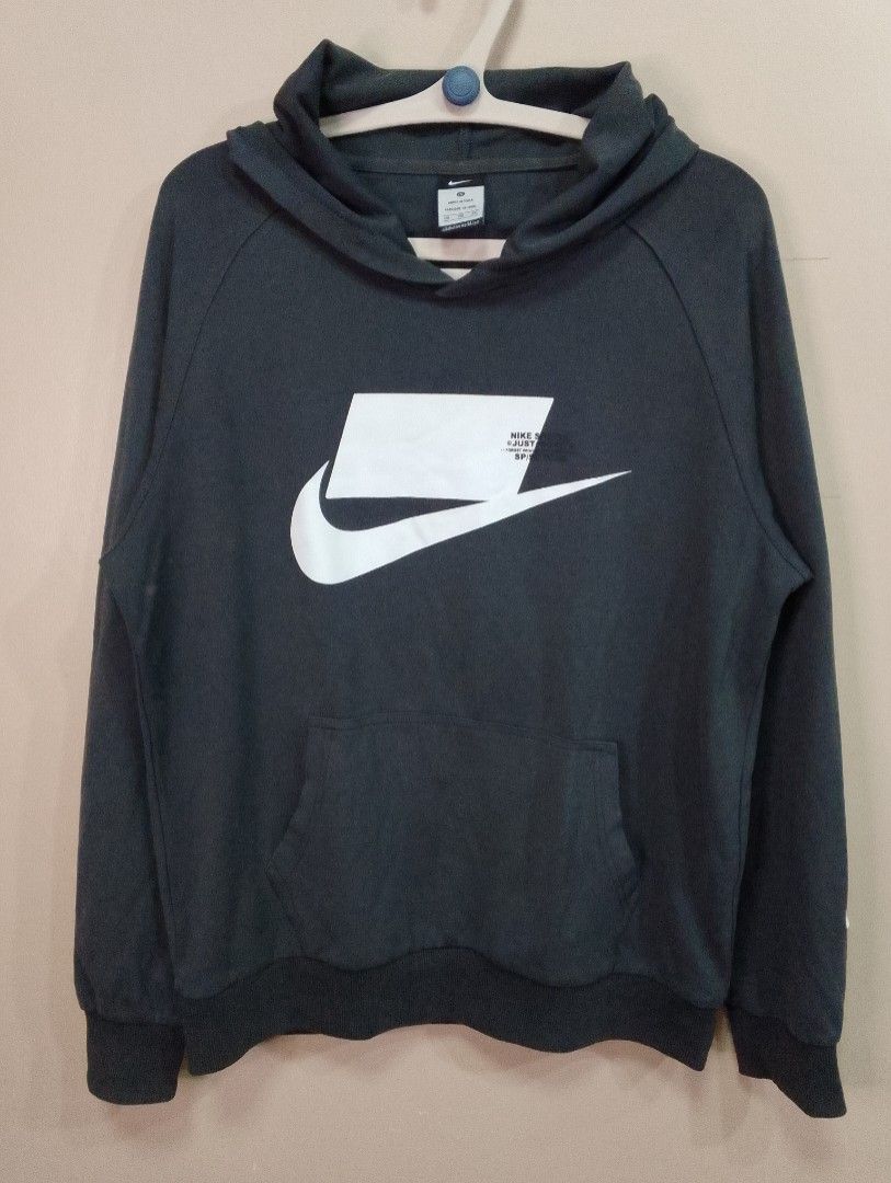 Nike Hoodie Jacket (Category: Hoodies) located in Antipolo. Submitted by technothrift (Listing ID 1415414586, Image 1). Description: Excellent Fabric and Print Condition Minimal Stain| Check Picture Attached Medium to Semi Large Dimes :21x25.