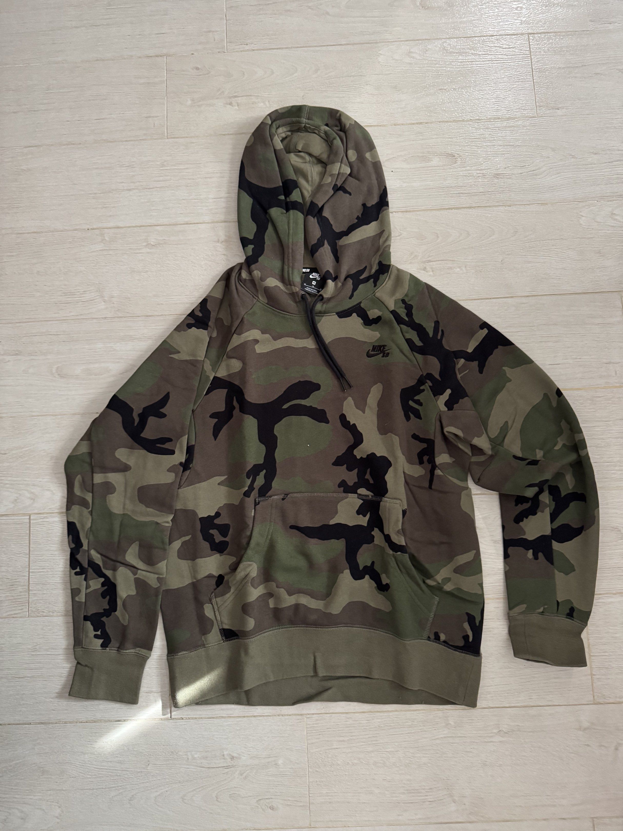 Nike size M 迷彩hoodies （分類：衛衣）位於 Hong Kong。 由 ktcone 提交（商品編號 1417885098，圖片 1）。簡介： 實物相只穿過一次尺寸如圖。。