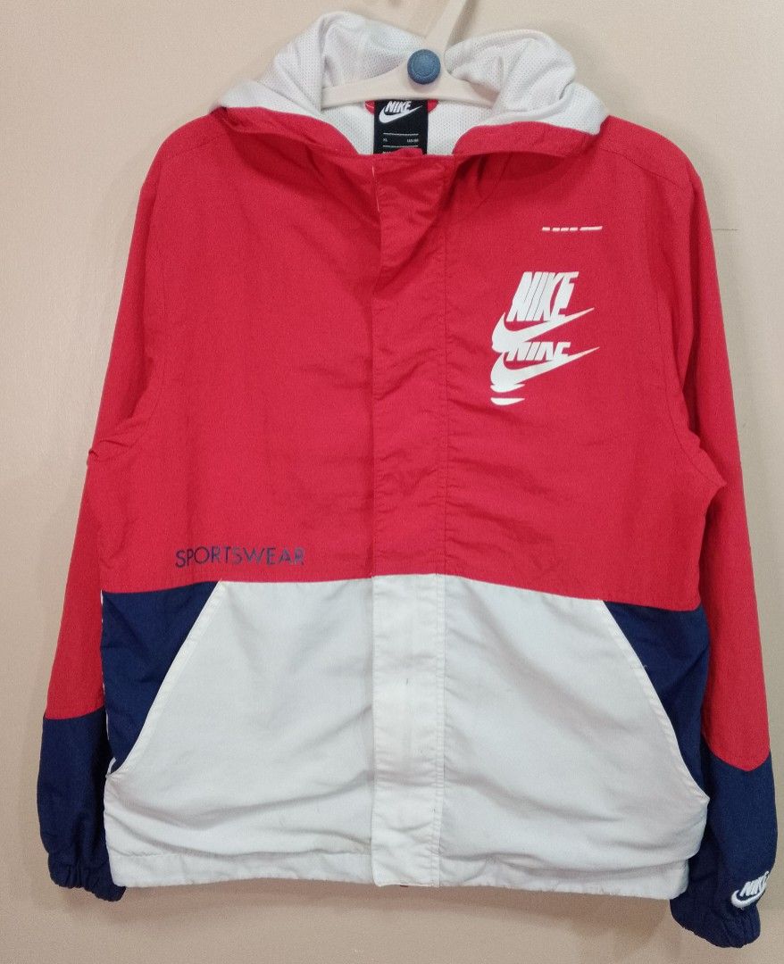 Nike Windbreaker (Category: Coats, Jackets and Outerwear) located in Antipolo. Submitted by technothrift (Listing ID 1415375213, Image 1). Description: Minimal Ballpen sa White Part Farbric are in Good Condition Excellent print condition/ No cracks Dimes: 20x24.