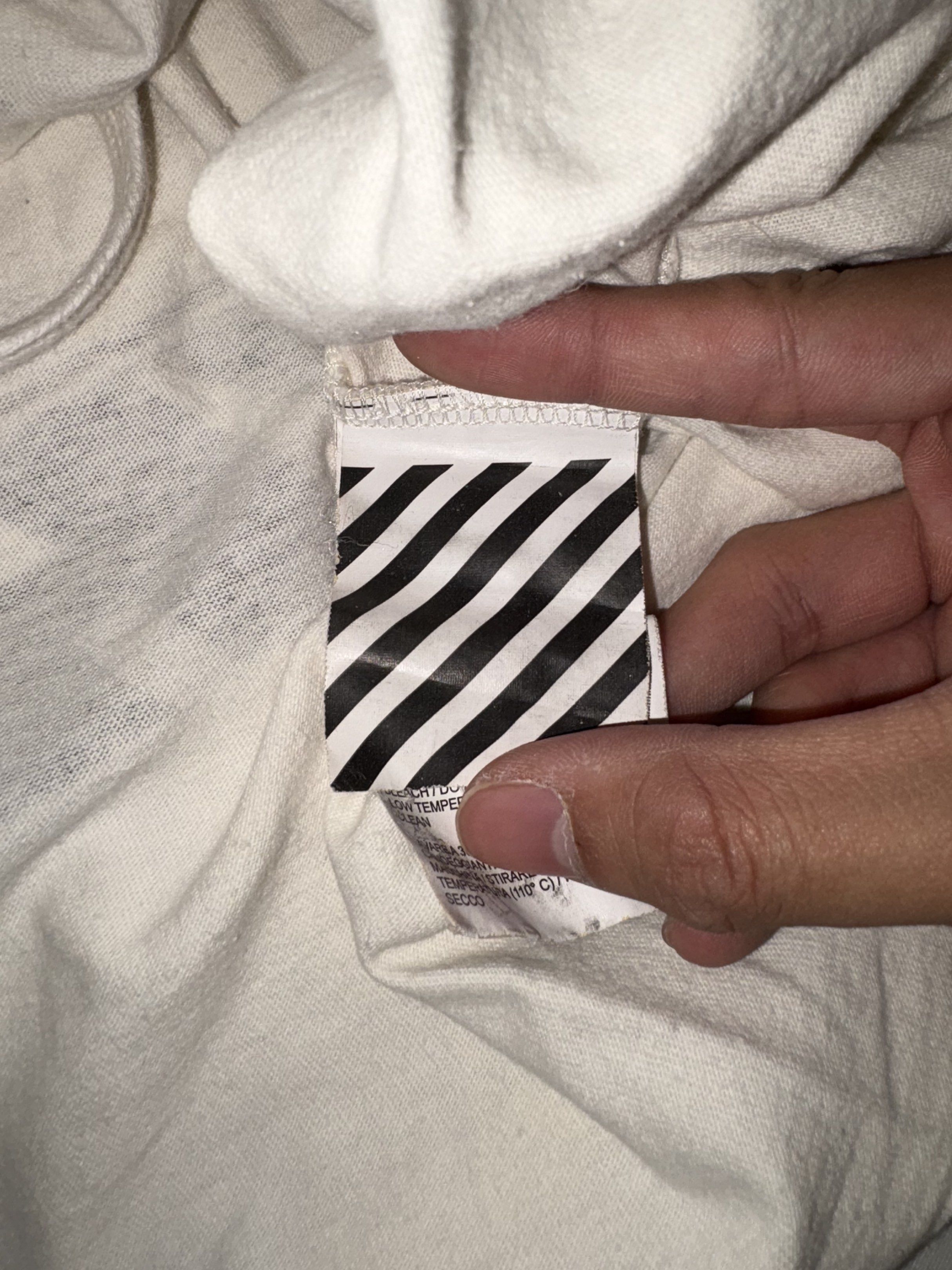 Off-White White T-shirt (Category: Tshirts & Polo Shirts ) located in Taguig. Submitted by homieplugph (Listing ID 1417993999, Image 3). Description: - Off-White White T-shirt - Size: XXS on tags (fits Large) - Features the iconic "OFF" logo - Excellent condition - Authentic Off-White.