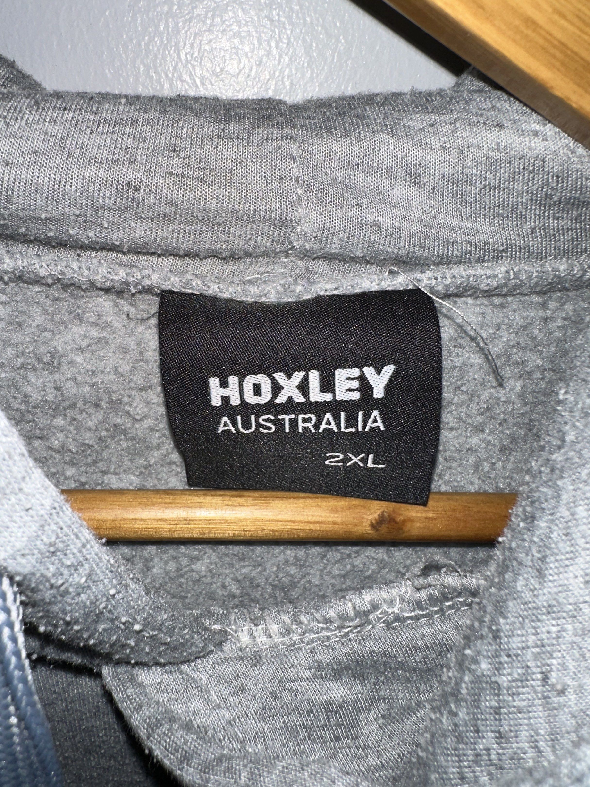 Oversized Heather Gray Hoodie 2XL (Category: Hoodies) located in Quezon City. Submitted by bryan_sellz (Listing ID 1417929014, Image 2). Description: - Hoxley Australia oversized hoodie - Gray color - Size: 2XL - Features: Kangaroo pocket, drawstring hood Dimensions: W27" x L29".
