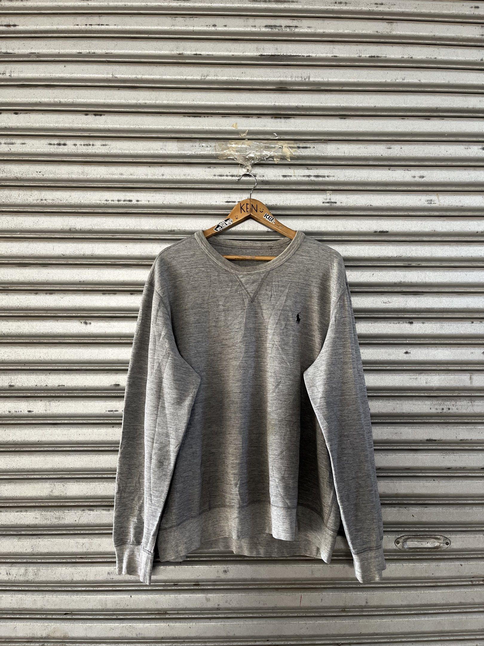 Polo Ralph Lauren Gray Sweatshirt (Category: Coats, Jackets and Outerwear) located in Manila. Submitted by abejaronke97521 (Listing ID 1417872684, Image 1). Description: - Polo Ralph Lauren sweatshirt - Iconic polo logo on chest - Crew neck - Long sleeves .