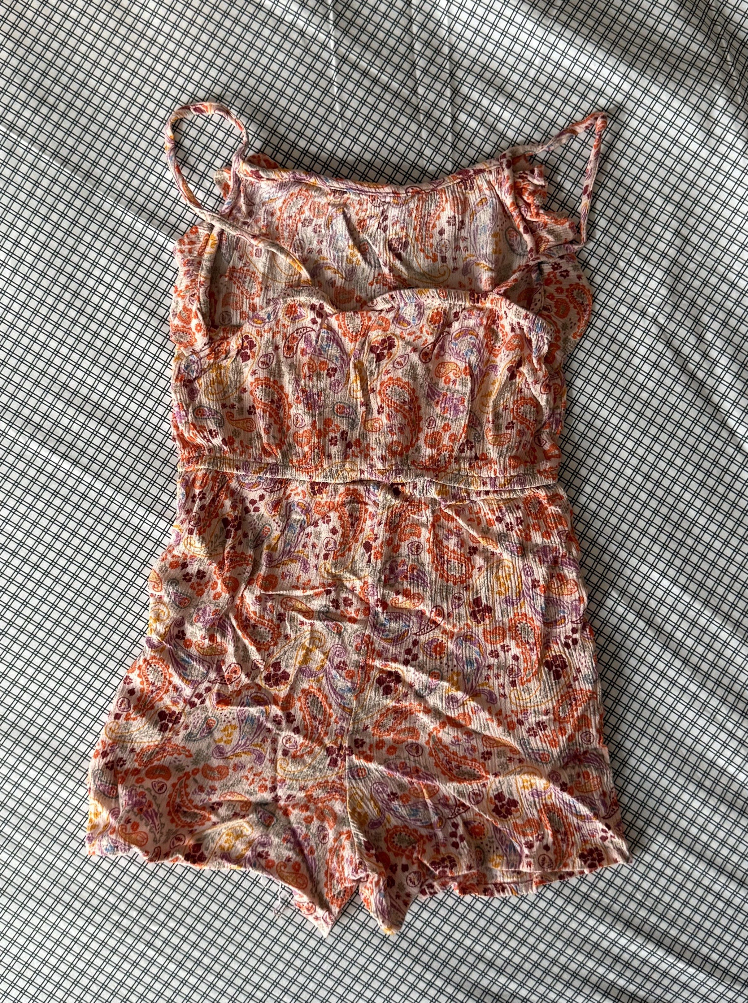 Primark Paisley Romper 6-7 Years (Category: Babies & Kids Fashion) located in Quezon City. Submitted by kakatae (Listing ID 1417924128, Image 3). Description: - Primark romper with paisley print - Size: 5-7 years (122cm) - Ruffled neckline - Spaghetti straps - Comfortable elastic waist - Made in India.
