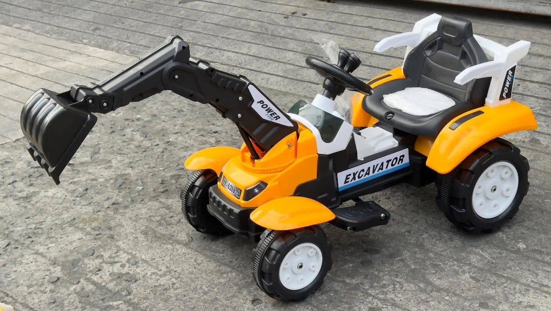 Rechargable excavator (Category: Car Seats) located in Manila. Submitted by raredeer-4deb4e (Listing ID 1417891009, Image 1). Description: # 6288 Electric excavator Rechargeable Leather seats w/usb/mp3/ 1-6y/0 pd.