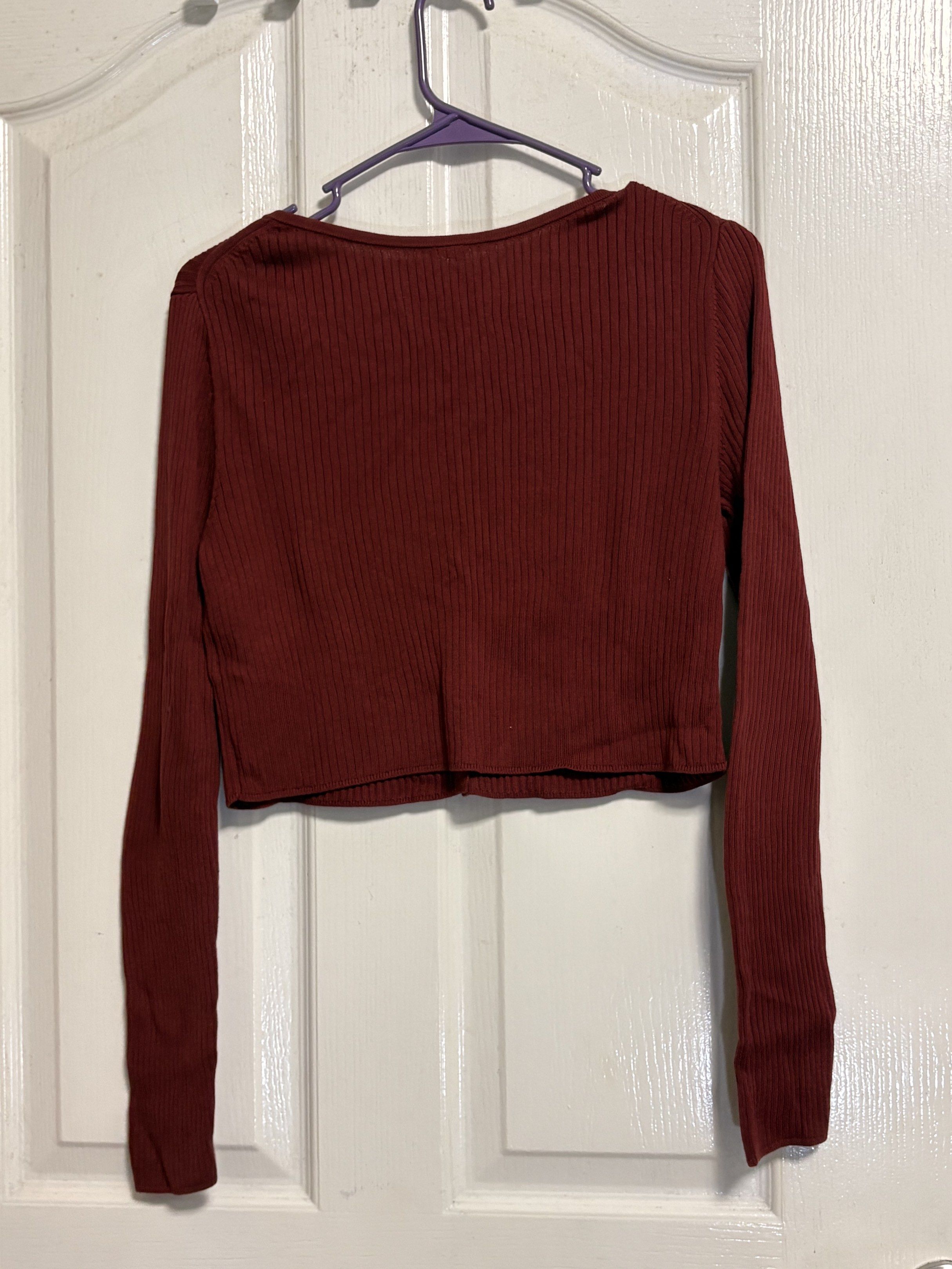 Red pleated uniqlo longsleeve (Category: Longsleeves) located in Manila. Submitted by multivers.closet (Listing ID 1417938408, Image 2). Description: .
