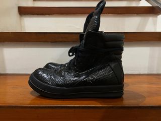 (Category: ) located in . Submitted by forma.closet (Listing ID 1417904799, Image 1). Description: .