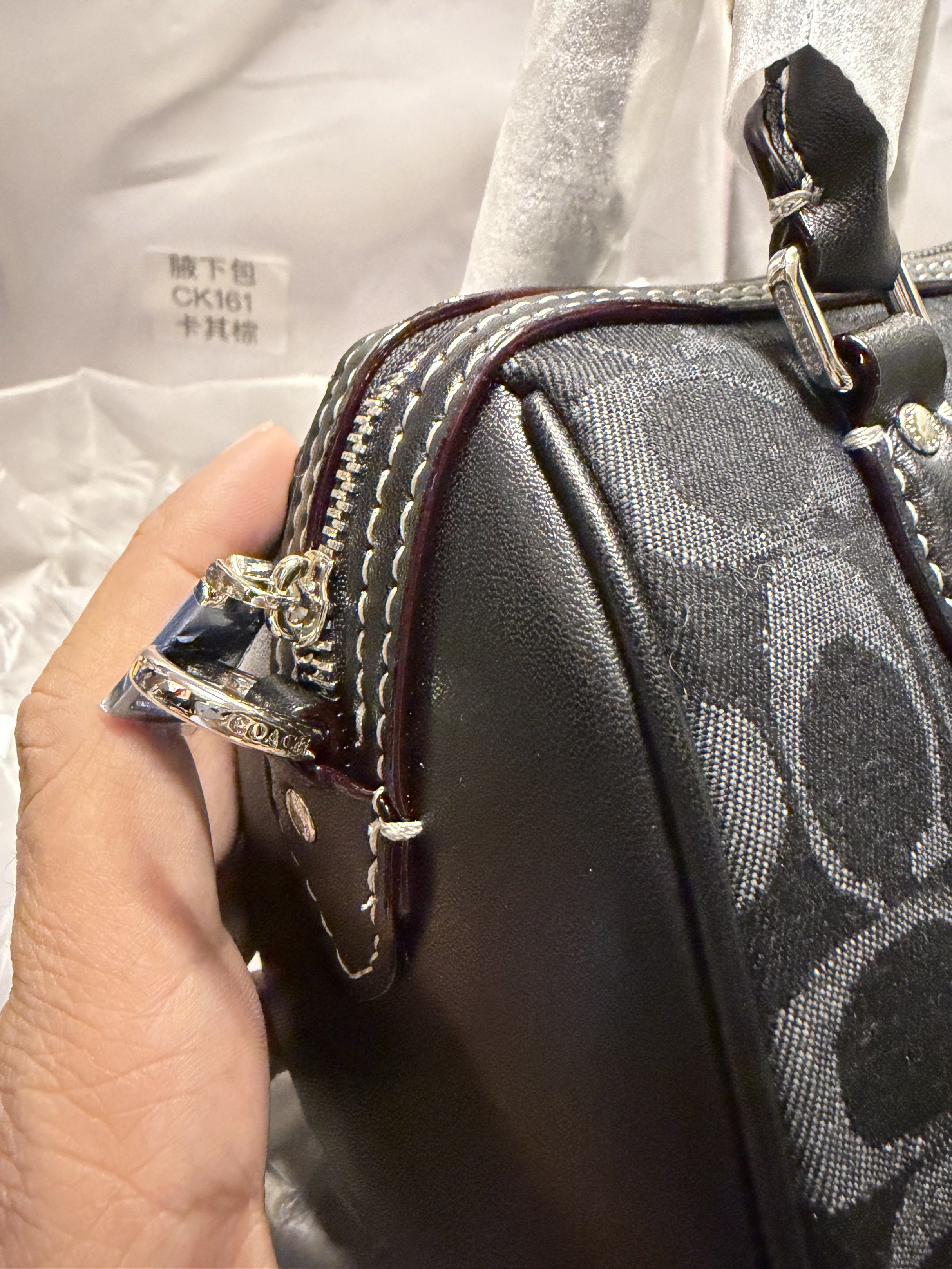ROWAN Boston sling 18 cm Top notch (Category: Luxury Bags & Wallets) located in Pasig City. Submitted by lloise (Listing ID 1417931273, Image 3). Description: .
