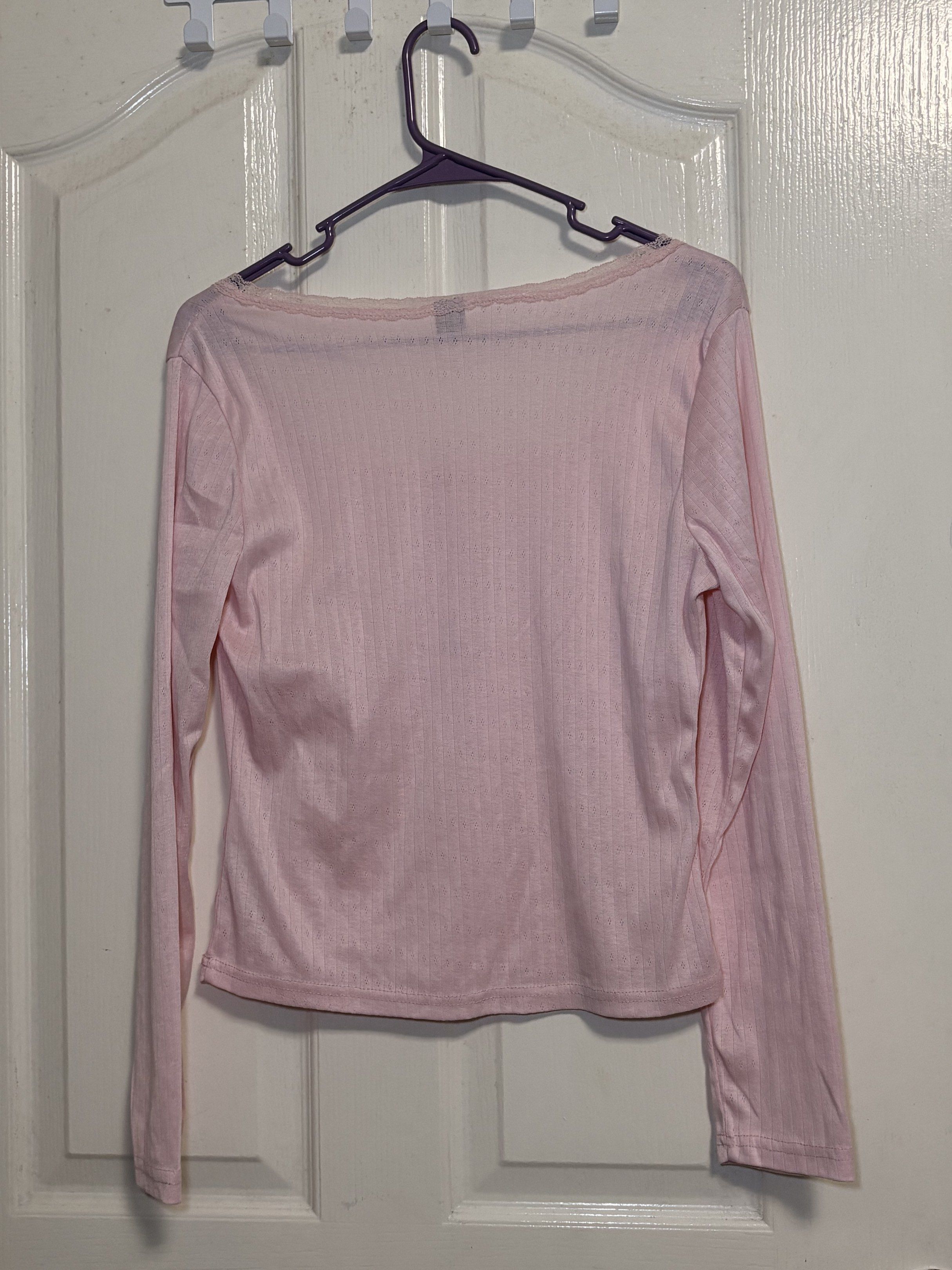 Shein pink longsleeve (Category: Longsleeves) located in Manila. Submitted by multivers.closet (Listing ID 1417937661, Image 2). Description: never used rfs: too loose for me.