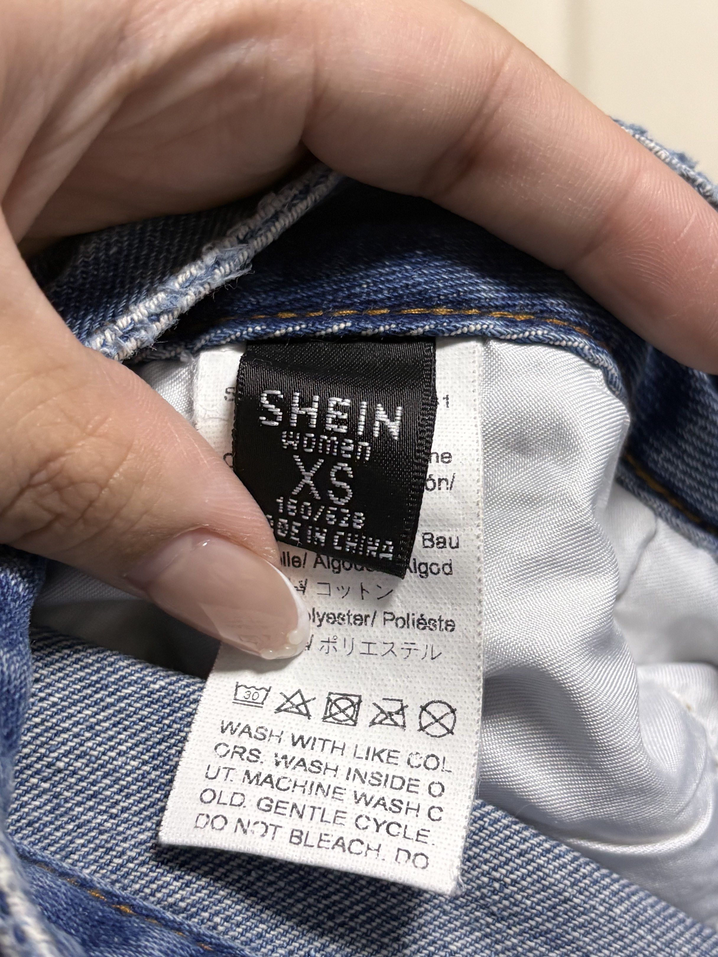 Shein shorts (Category: Shorts) located in Manila. Submitted by multivers.closet (Listing ID 1417940566, Image 3). Description: .