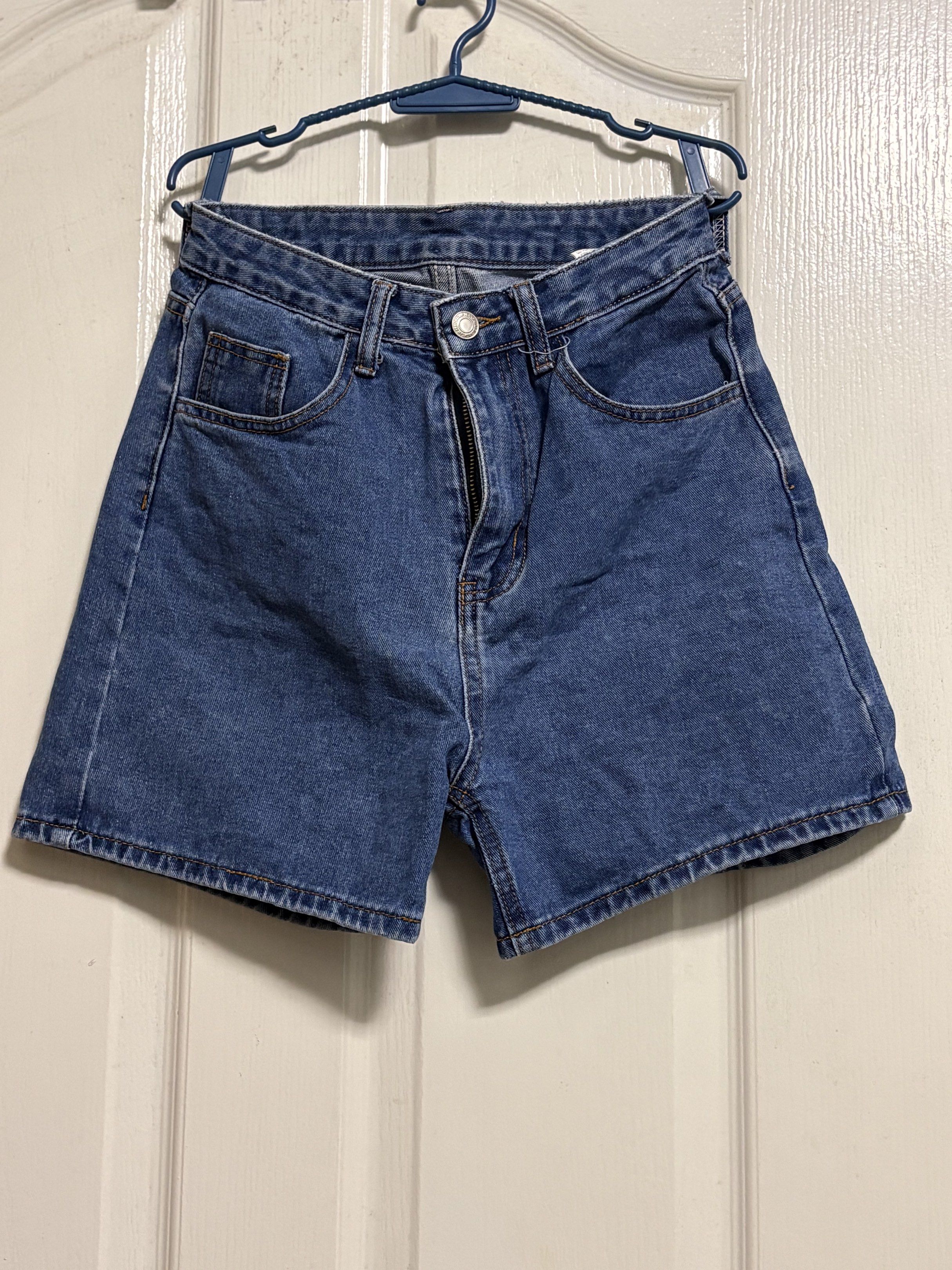 Shein shorts (Category: Shorts) located in Manila. Submitted by multivers.closet (Listing ID 1417940566, Image 1). Description: .