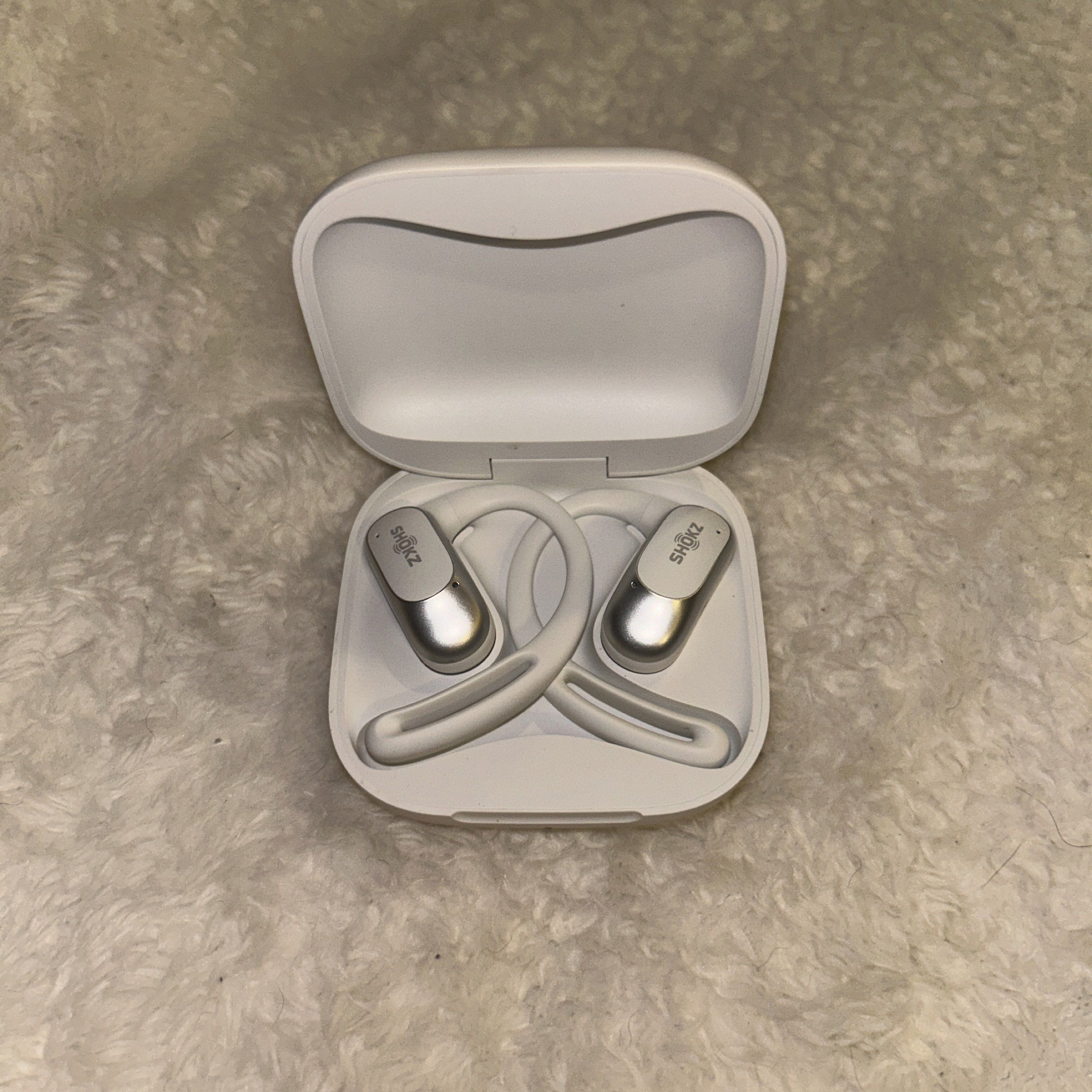 Shokz Open Fit Air (Category: Earphones) located in Bacoor. Submitted by buymae (Listing ID 1417917104, Image 1). Description: Shokz Open Fit Air ✨ In great condition (only lightly used kasi extra lang) ✨ Great for running ✨ Long Battery Life ✨ With free case included RFS: Extra MOP: Bank Transfer/Gcash.
