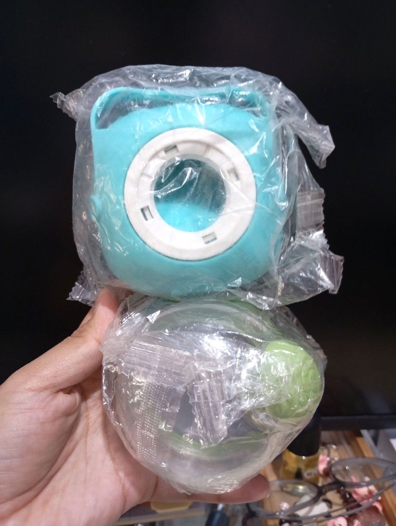 Silicone Bath Brush w/ Soap Dispenser - sold each (Category: Bath) located in Quezon City. Submitted by ana-chan (Listing ID 1417945534, Image 2). Description: Effortlessly clean with our silicone bath brush! Features a built-in soap dispenser, soft bristles, and a comfortable handle. Perfect for adults and pets. Available in blue and green..