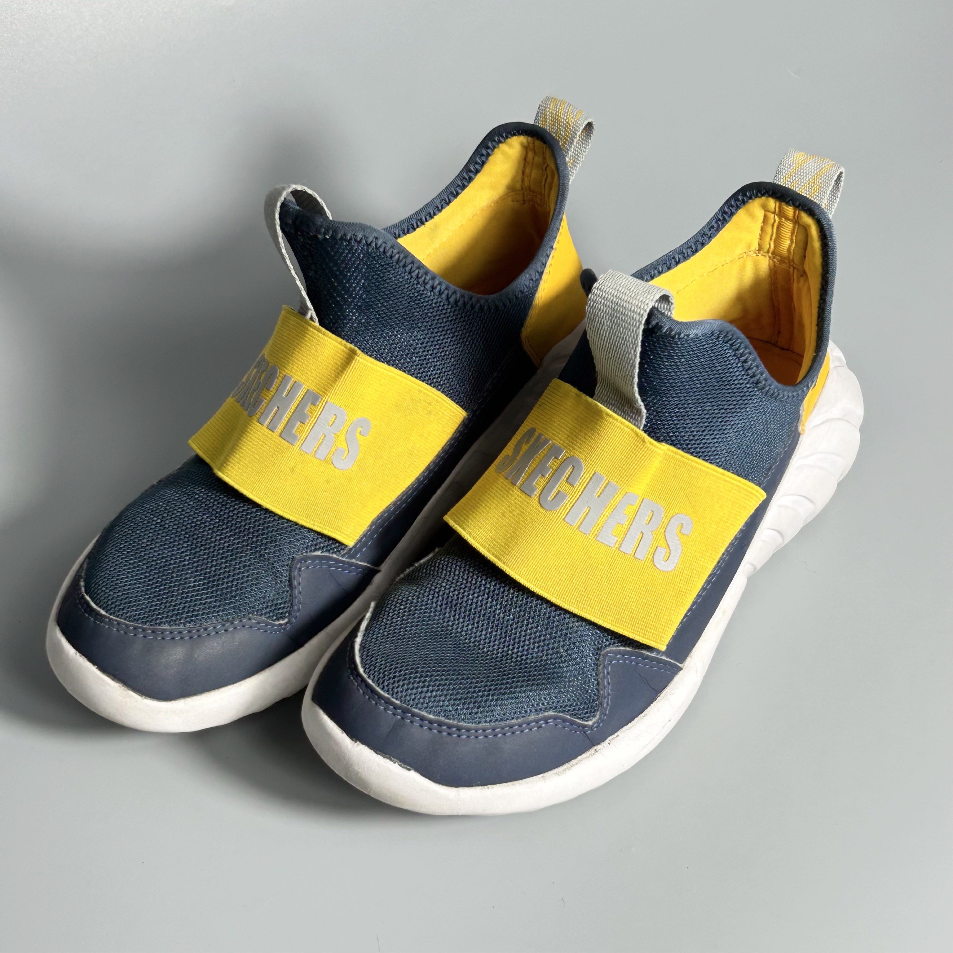 Skechers Comfort Slip-Ons (Category: Sneakers) located in Cavite. Submitted by datsoretro (Listing ID 1417850930, Image 1). Description: Was also used frequent but no major flaws. Garter loosened a little but it wont be a problem if you don’t have scrawny feet like me. .