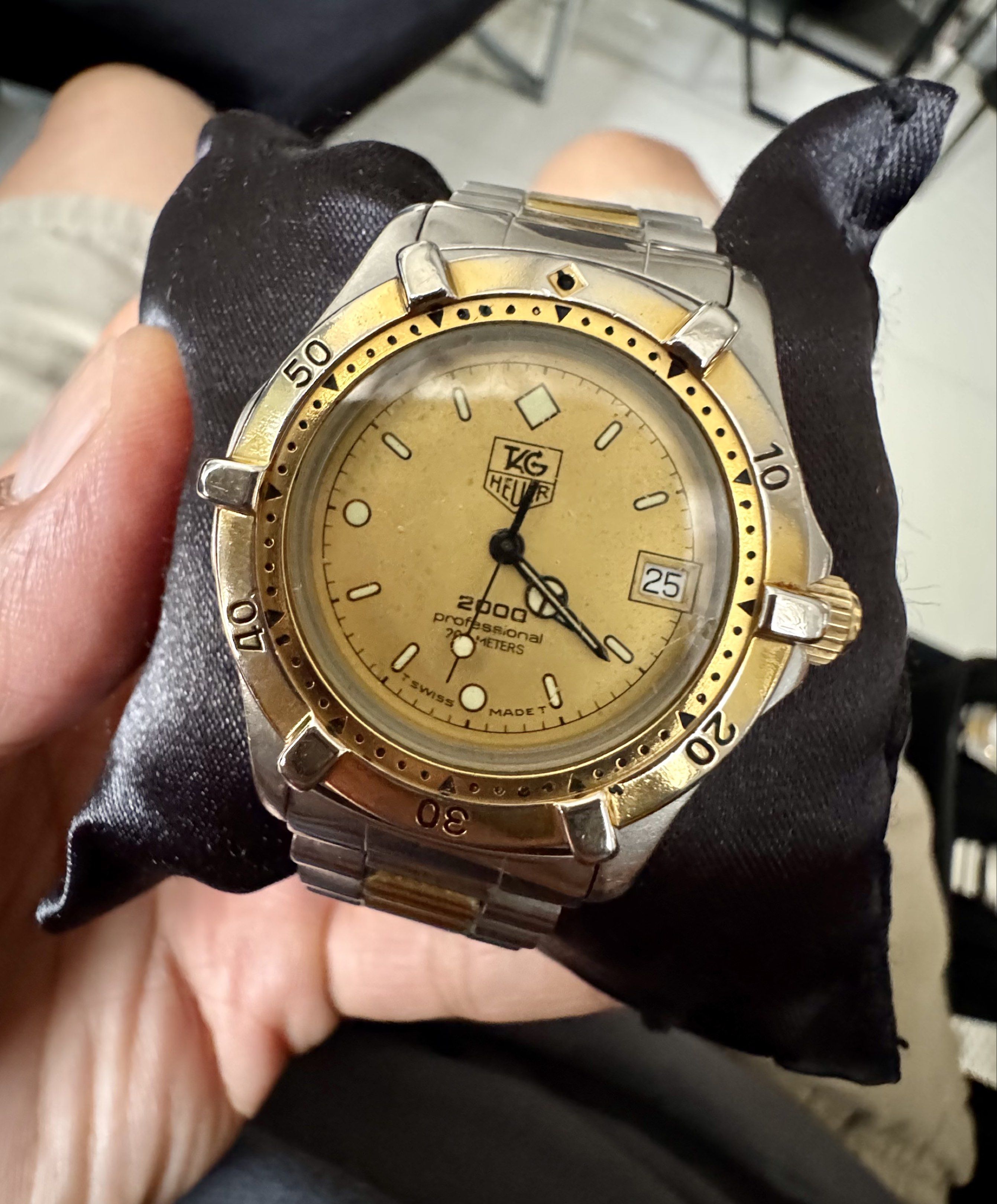 Tag Heuer 2000 Professional Watch (Category: Luxury Watches) located in Cavite. Submitted by ofanatix (Listing ID 1417926570, Image 2). Description: Keeps time Visible Scratches and fades Will fit 7.5” wrist .