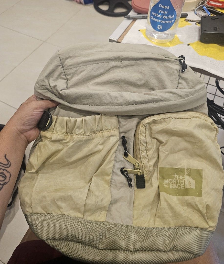 The North Face Mountain Daypack S (18L) (Category: Backpacks) located in Manila. Submitted by cookienginamerlz (Listing ID 1417846440, Image 2). Description: - The North Face backpack original - Comfortable padded back - Multiple compartments for organization, very nice for day trips - Adjustable shoulder straps, superb padding inside - Durable and lightweight material - Multiple secure zippers - Issues: scratches sa logo, markings sa shoulder st