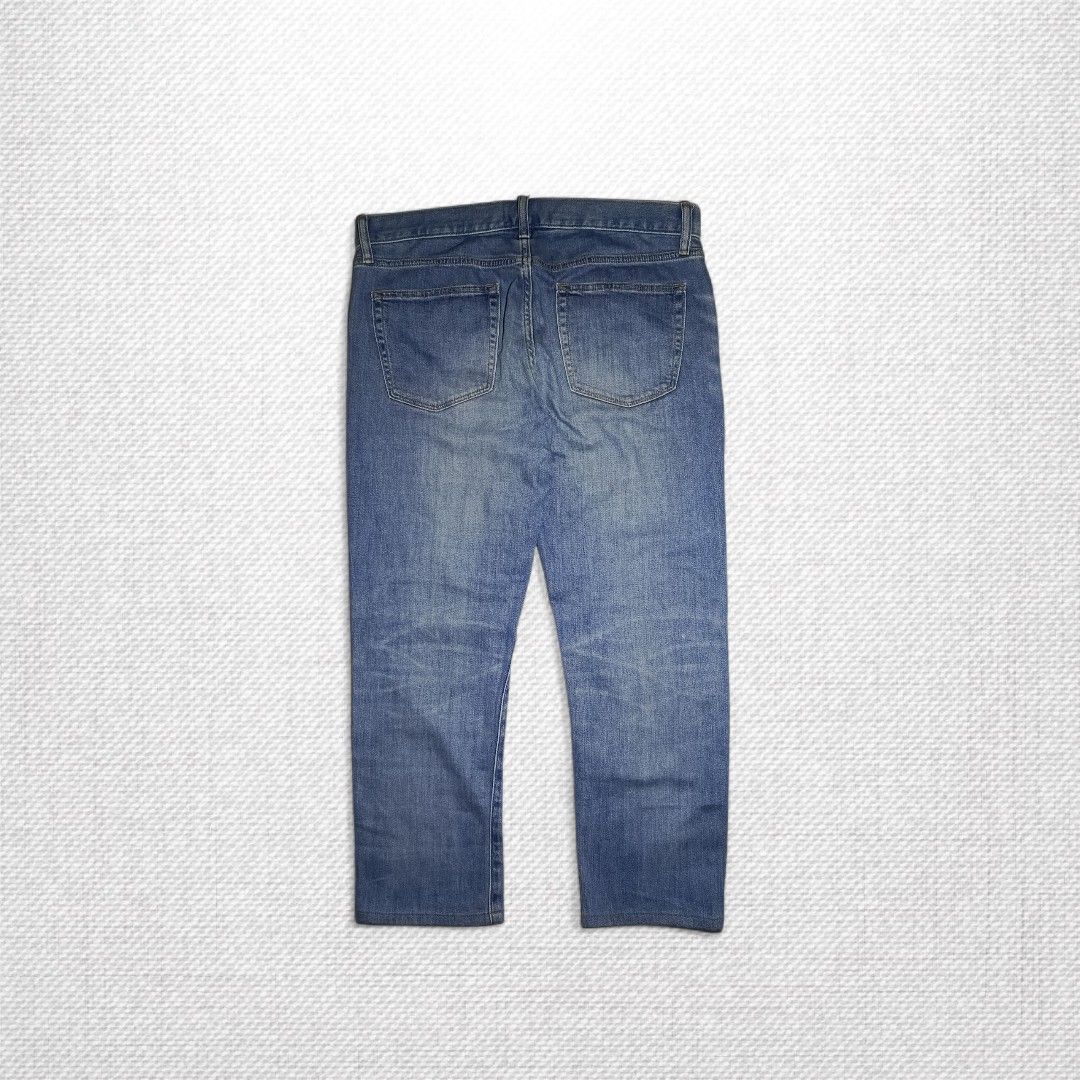 UNIQLO Jeans (Category: Jeans) located in Manila. Submitted by deftzy (Listing ID 1417960044, Image 2). Description: Waist: 36" | Length: 36.5" Thigh: 10" | Leg hole: 7.5".