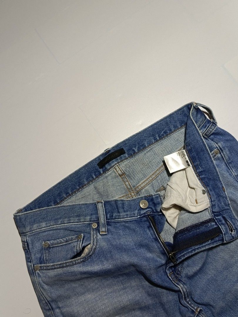 UNIQLO Jeans (Category: Jeans) located in Manila. Submitted by deftzy (Listing ID 1417960044, Image 3). Description: Waist: 36" | Length: 36.5" Thigh: 10" | Leg hole: 7.5".
