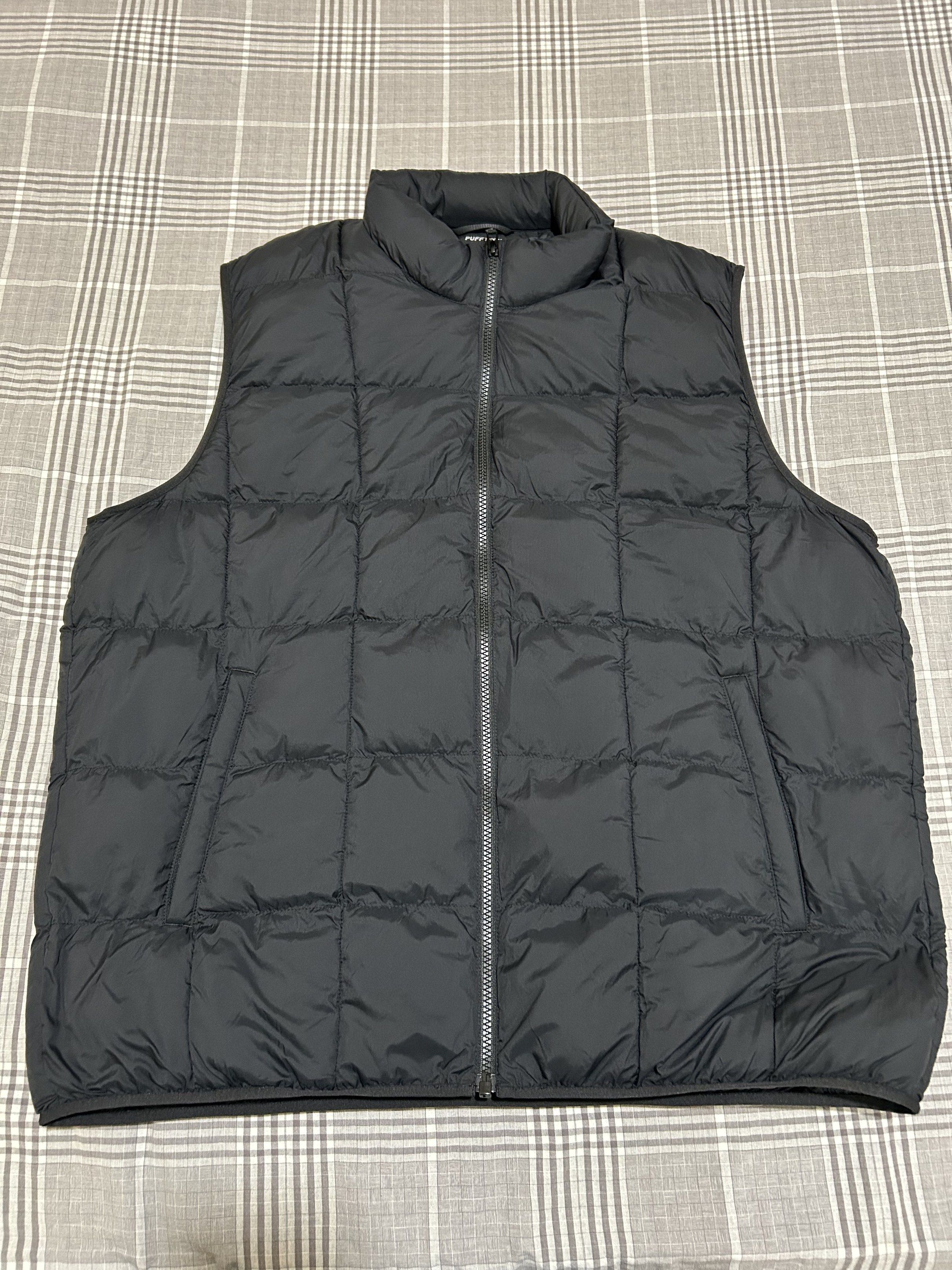 Uniqlo Pufftech Vest (Category: Vests) located in Quezon City. Submitted by declutter.er04 (Listing ID 1417967341, Image 2). Description: Use once last wk :) Will have bo vacation this year, need to dispose :) XL size is good for tallet guys 5'9-6' .